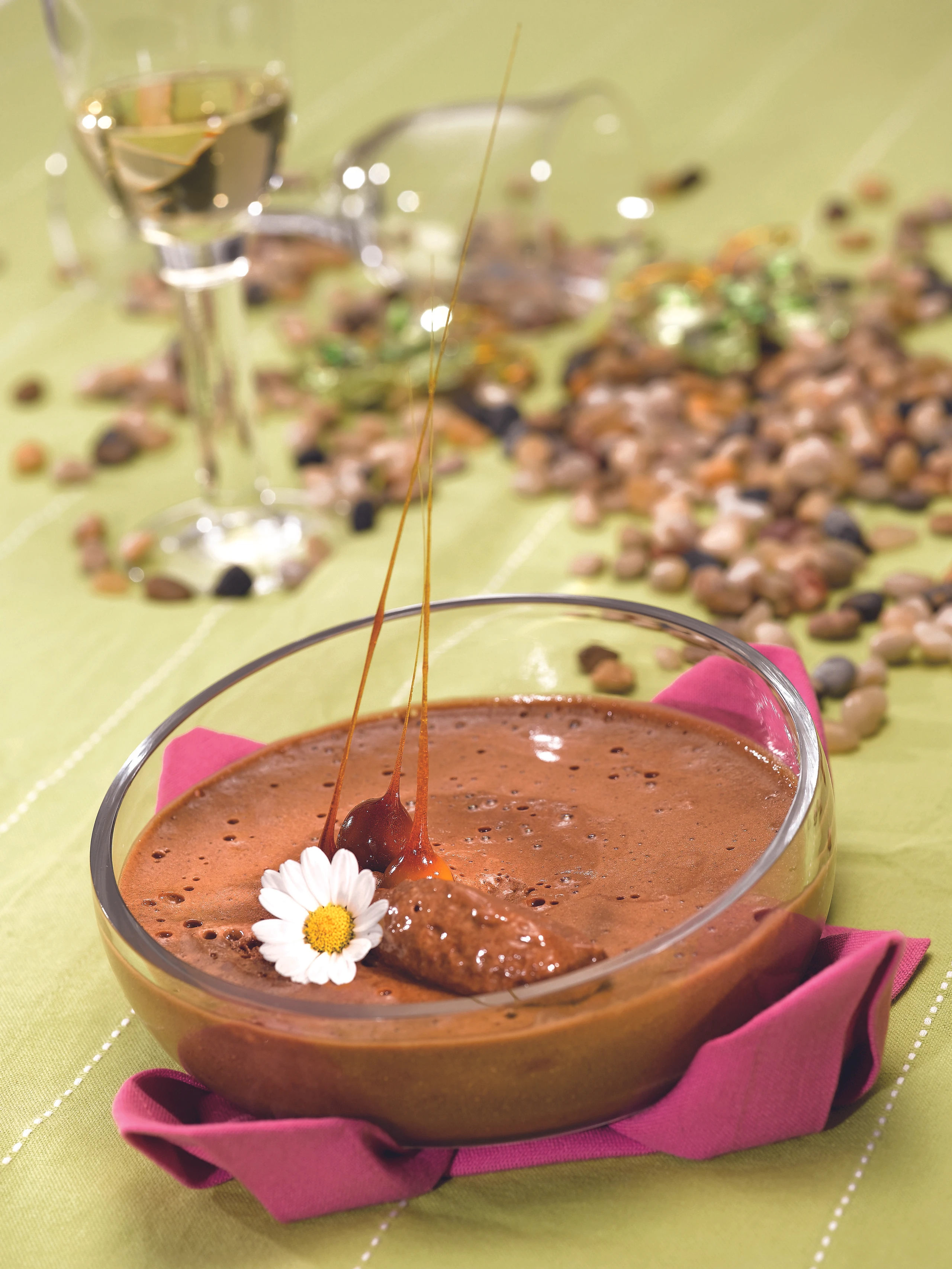 Schokomousse mit Karamellfäden