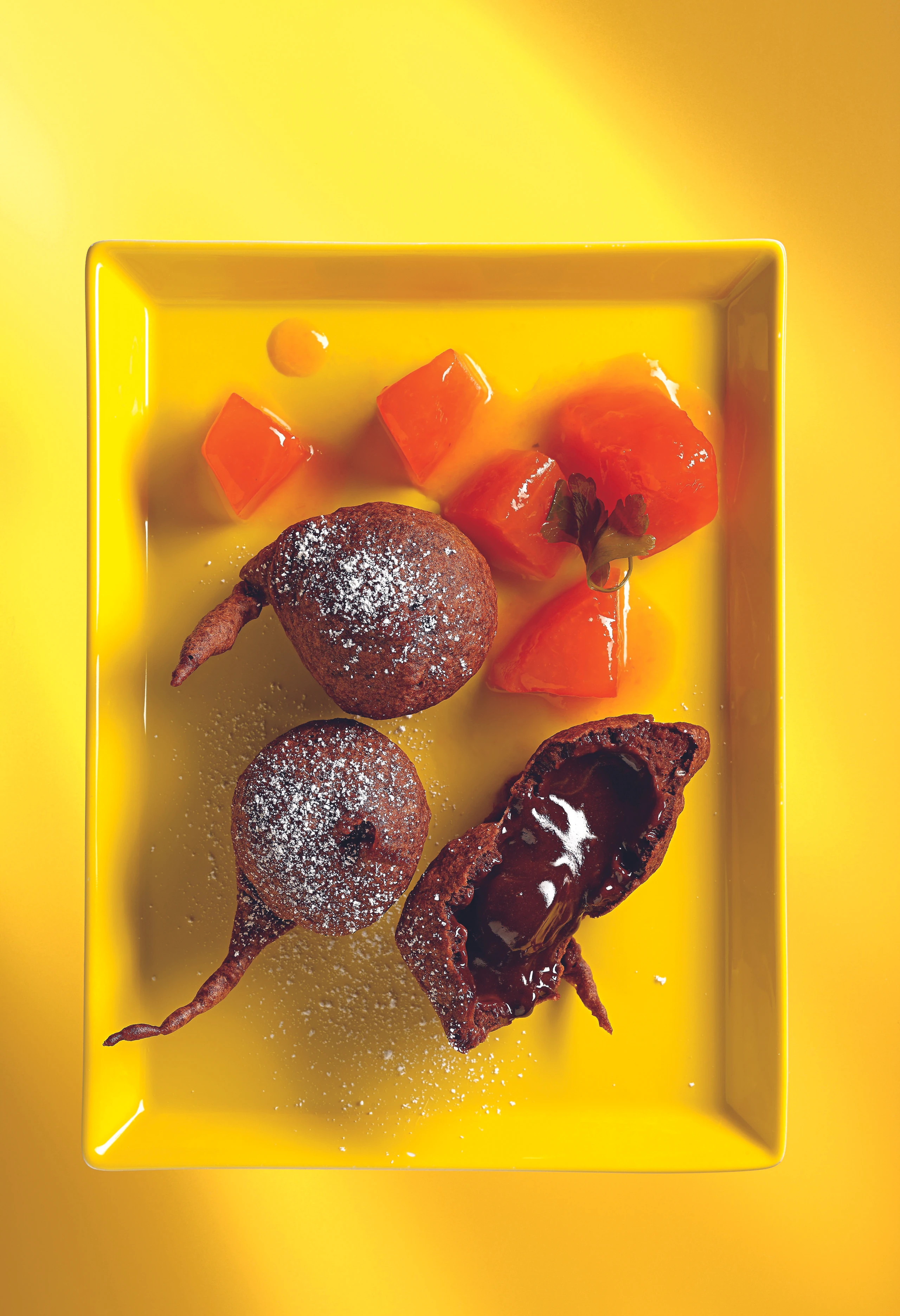 Schoko-Beignets mit Papaya-Kompott