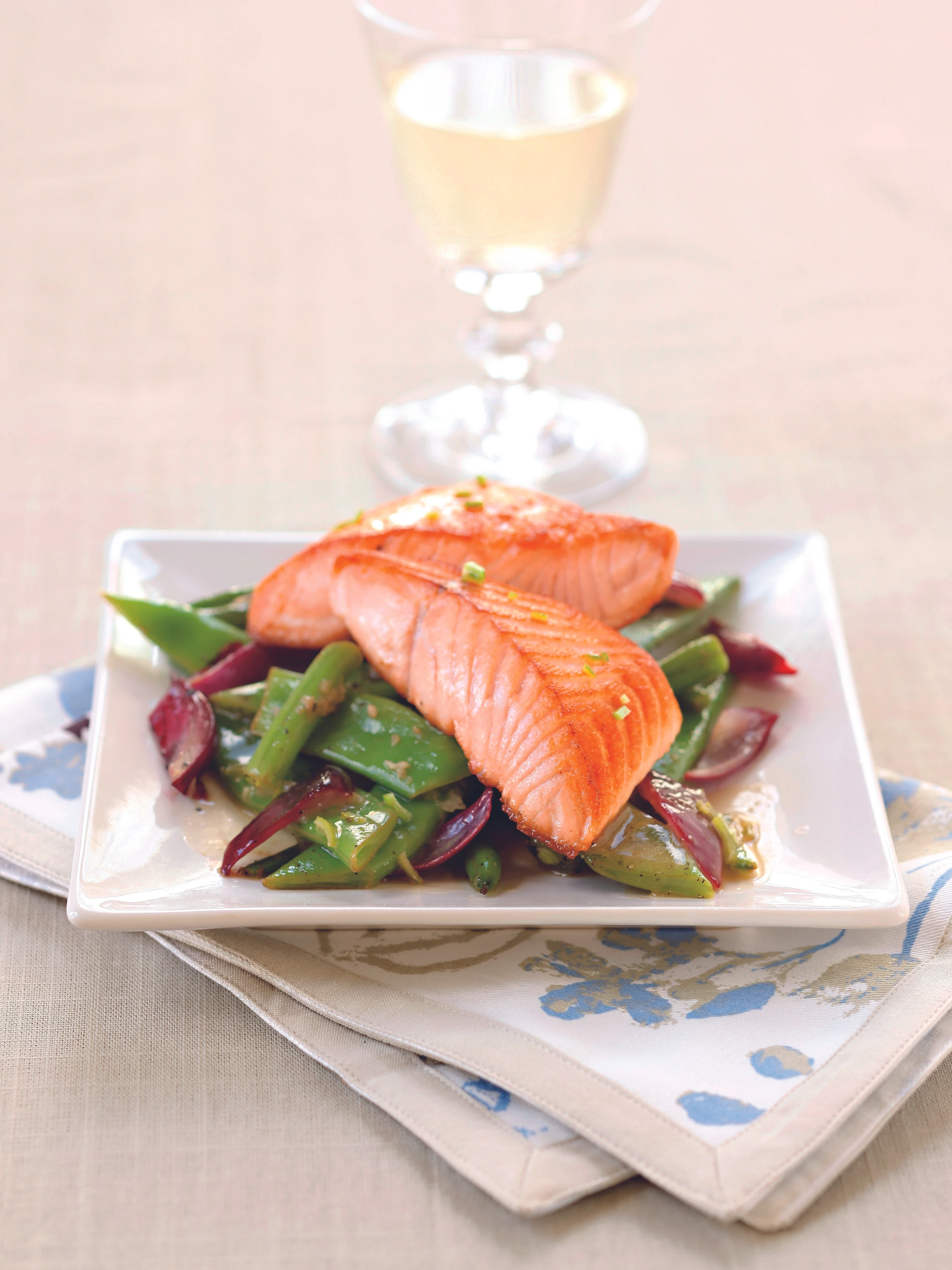 Lachs auf Bohnengemüse