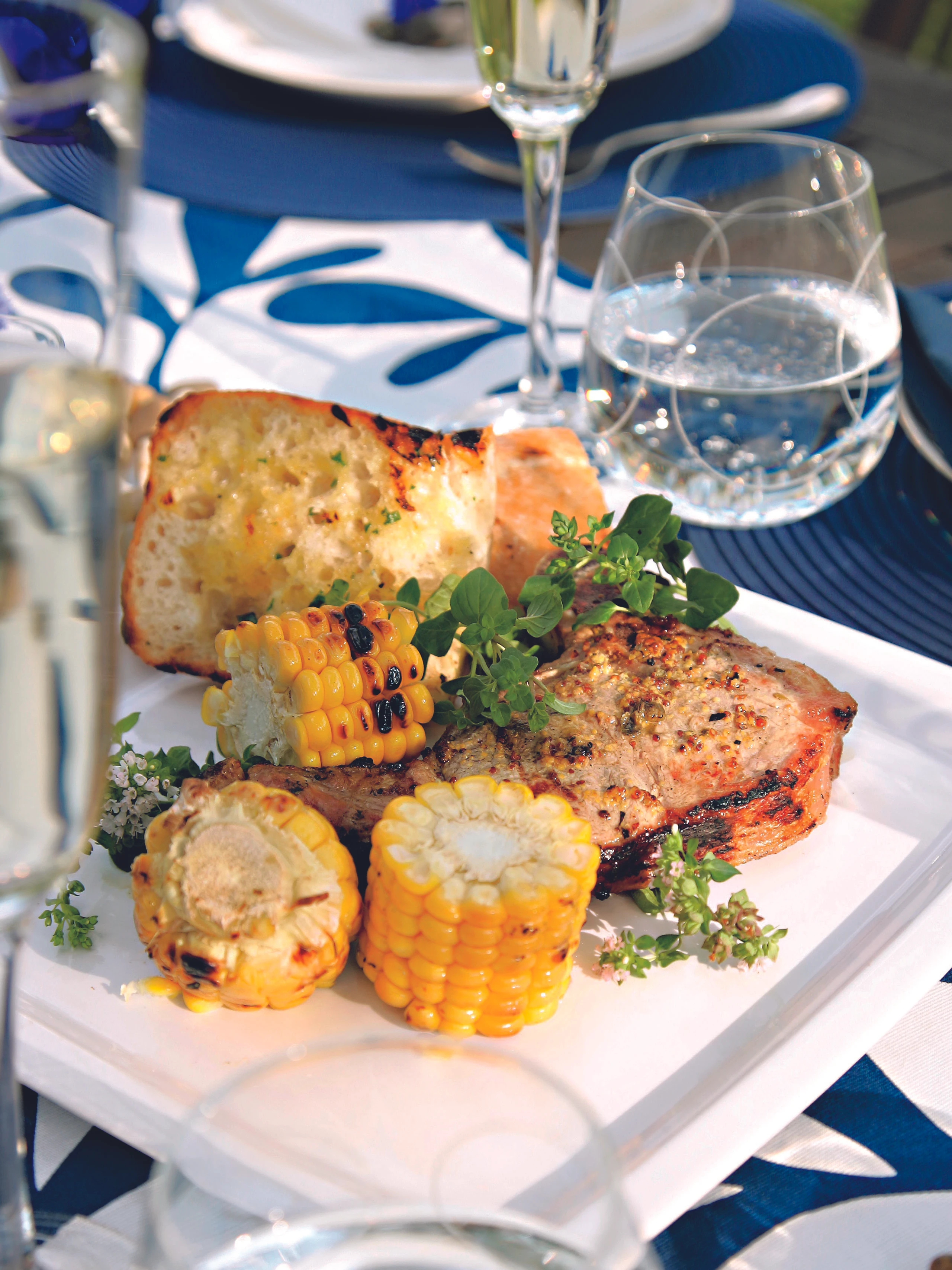 Gegrillte Kalbskoteletts in Senfmarinade