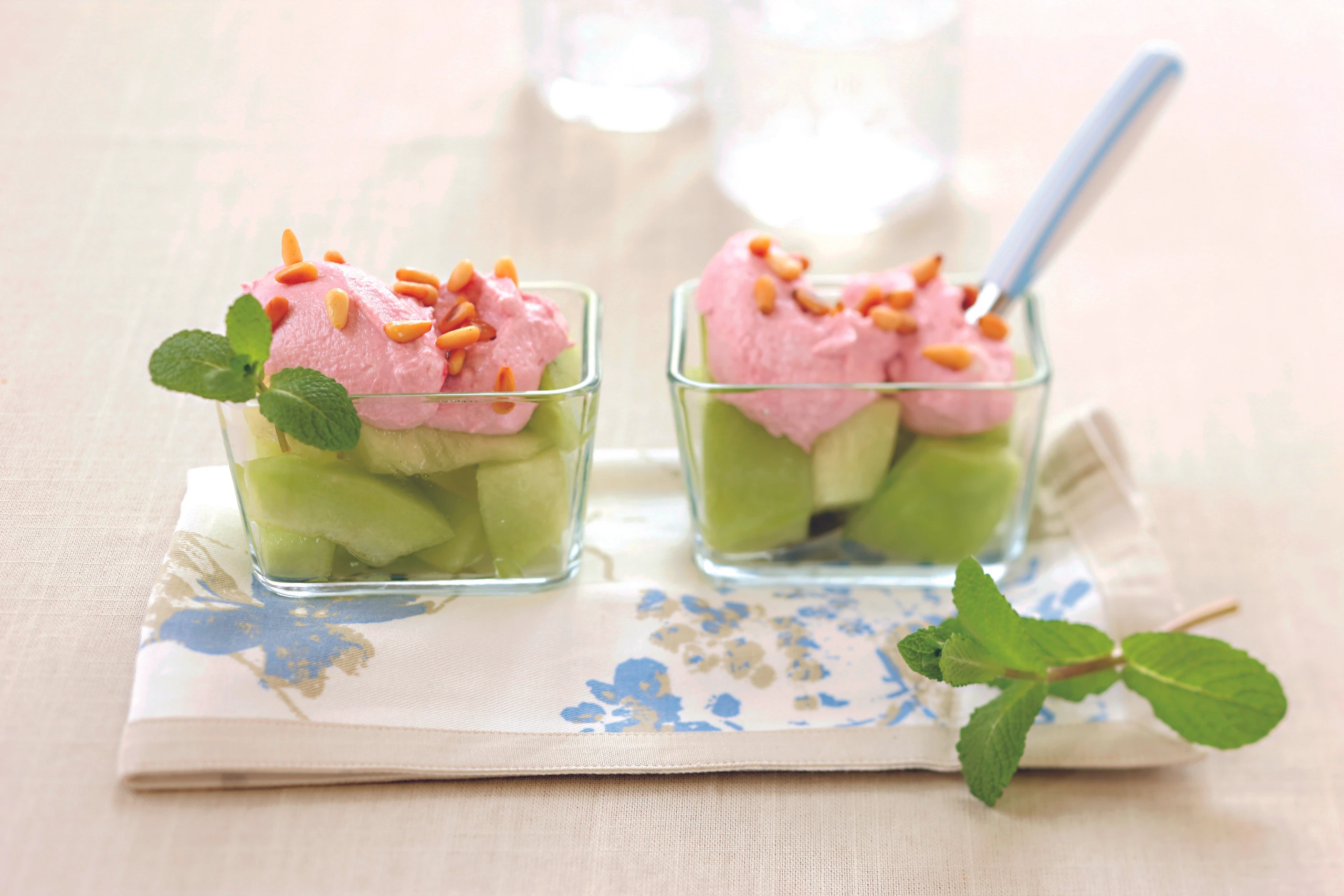 Melonensalat mit Himbeercreme