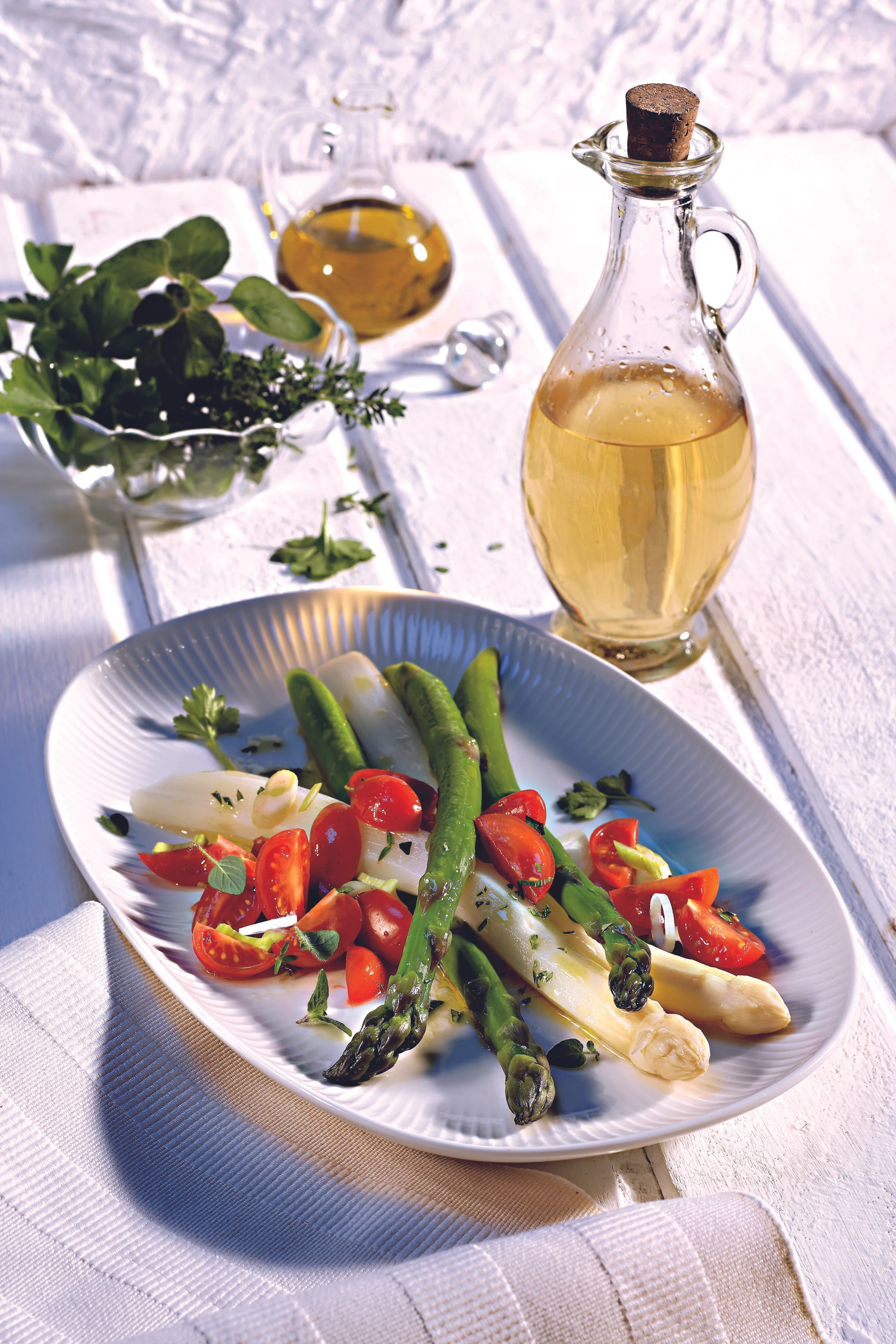 Spargelsalat mit Kräuterdressing