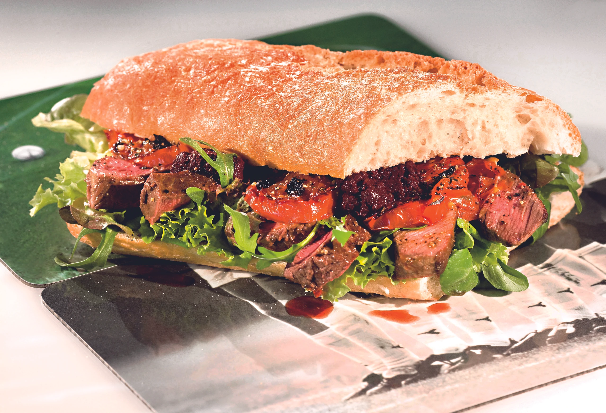 Steak-Sandwich mit karamellisierten Paradeisern