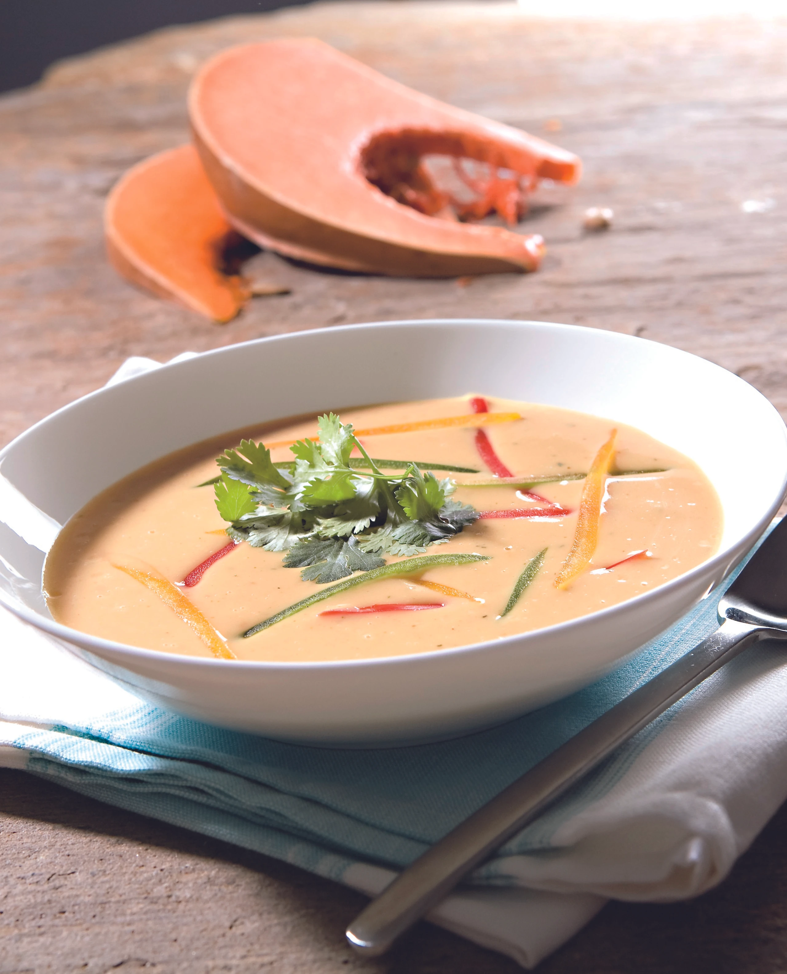 Kürbiscremesuppe mit Kokosmilch und Koriander