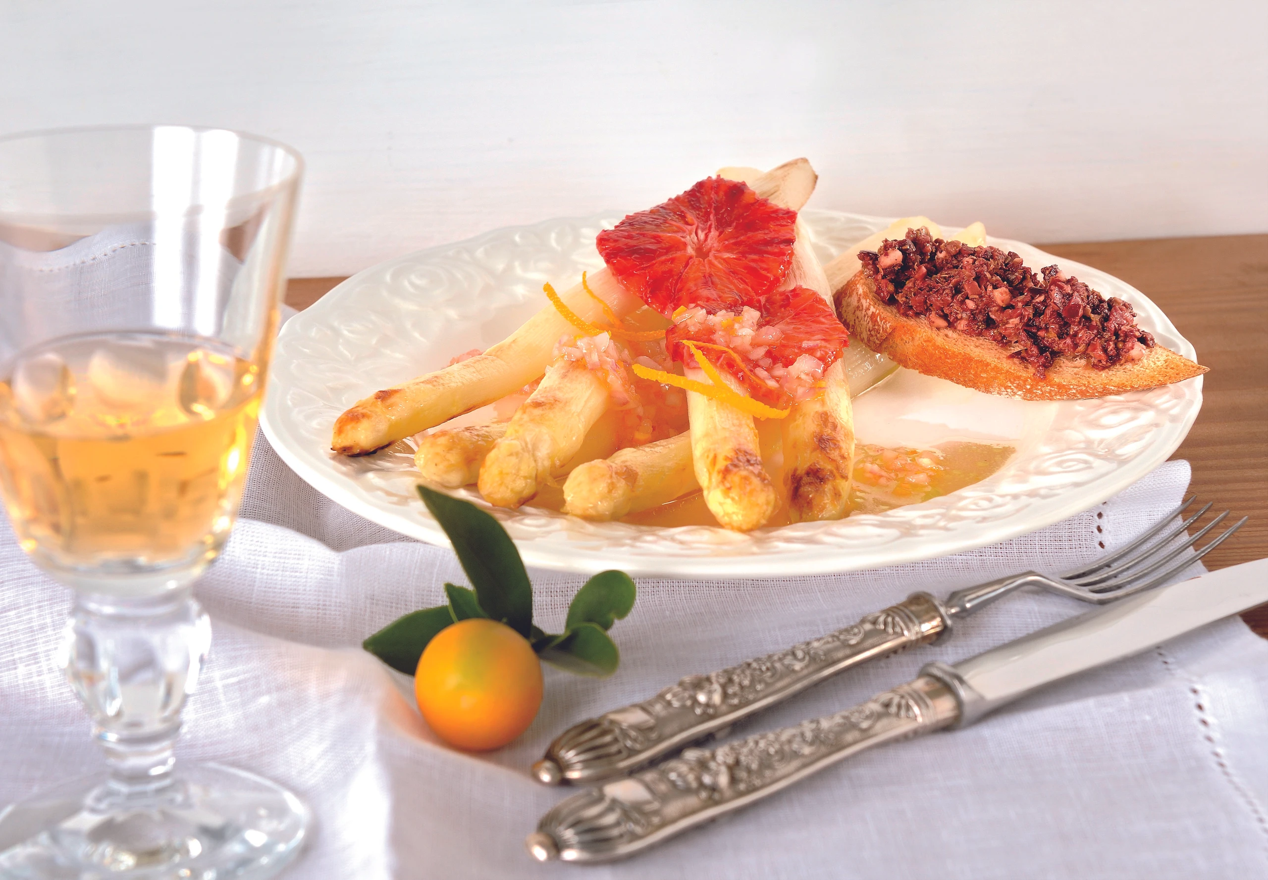 Spargel mit Blutorangen-Vinaigrette