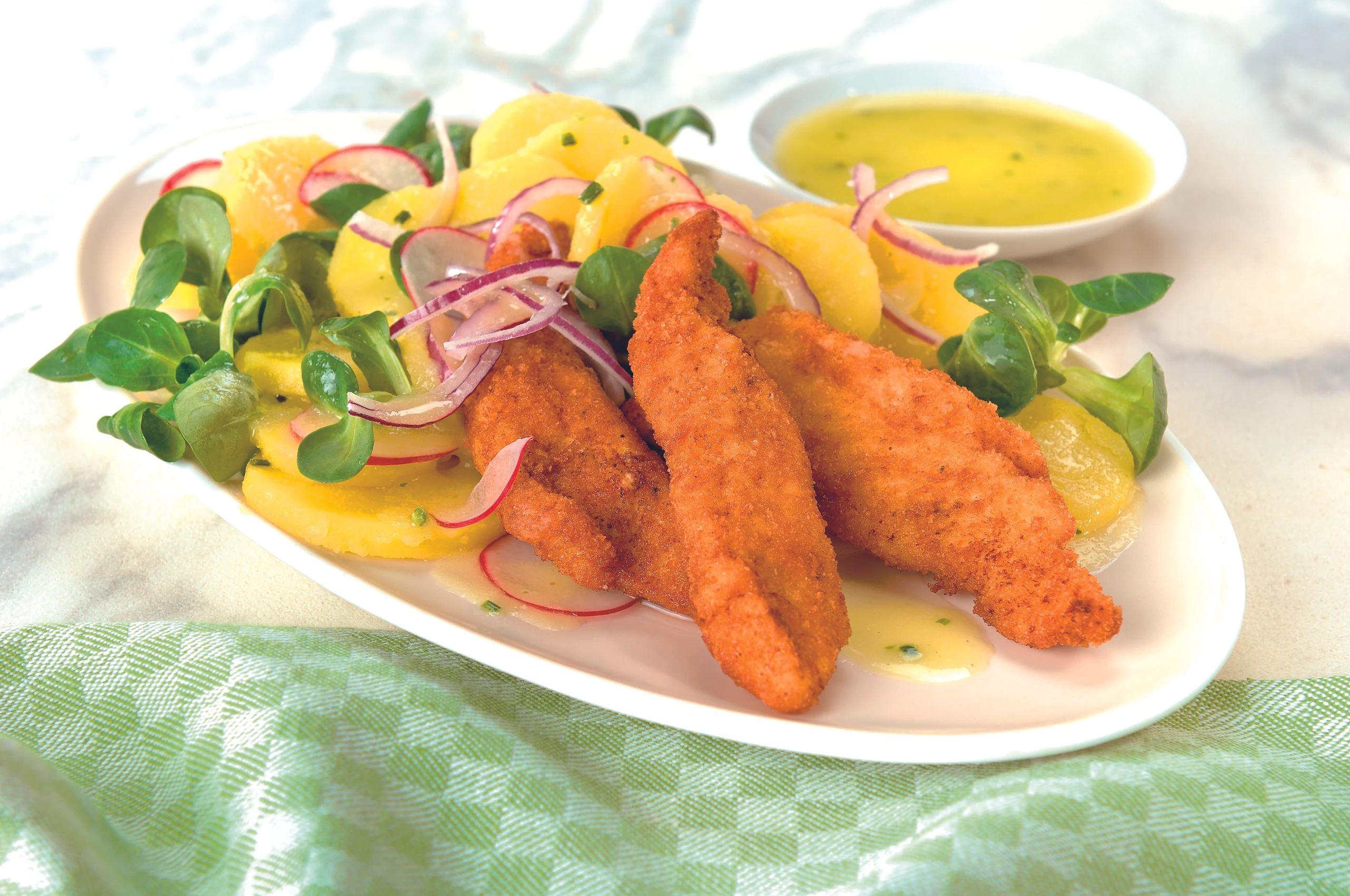 Wiener Backhendlsalat