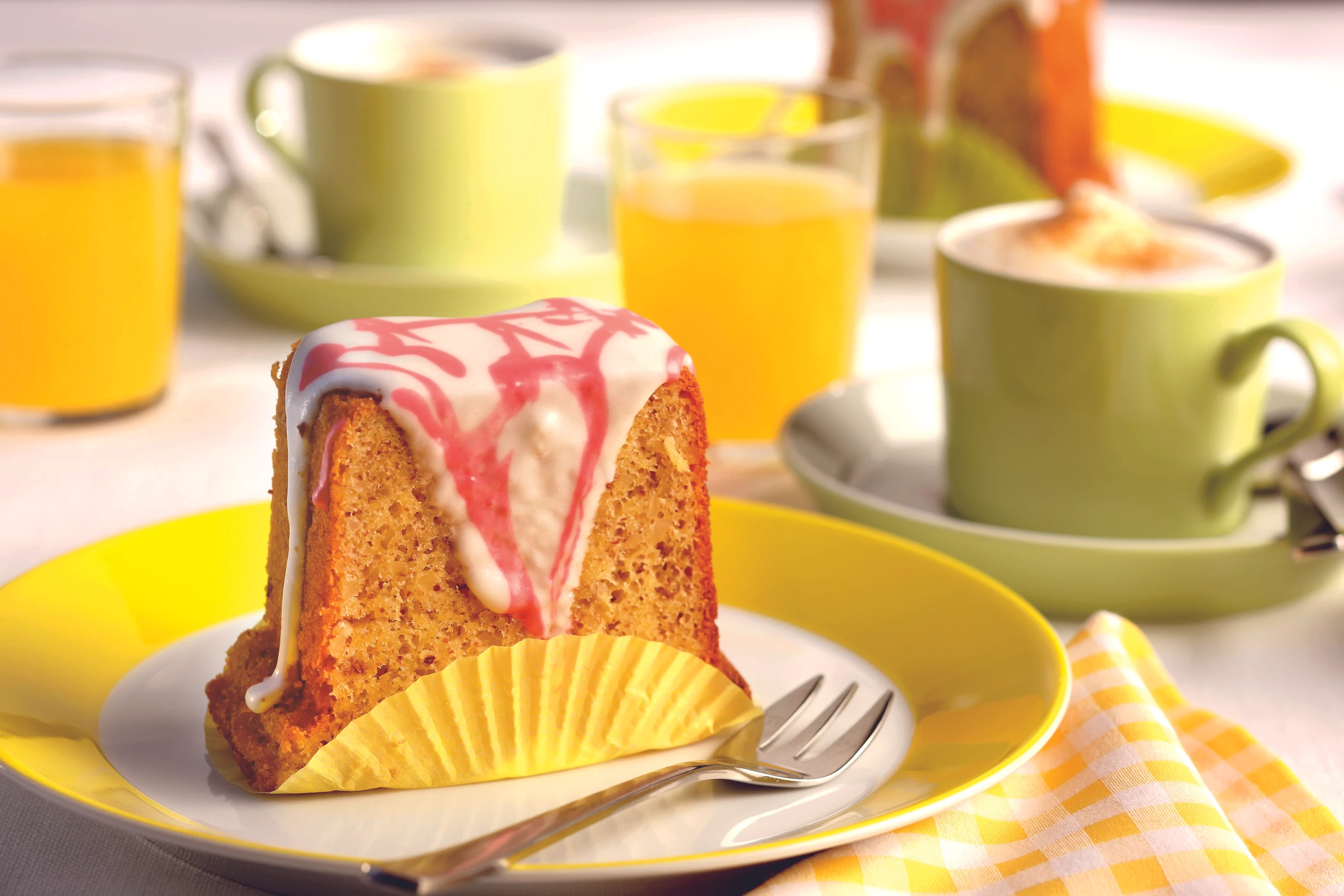 Zitronenkuchen mit selbstgemachtem Zitronensirup