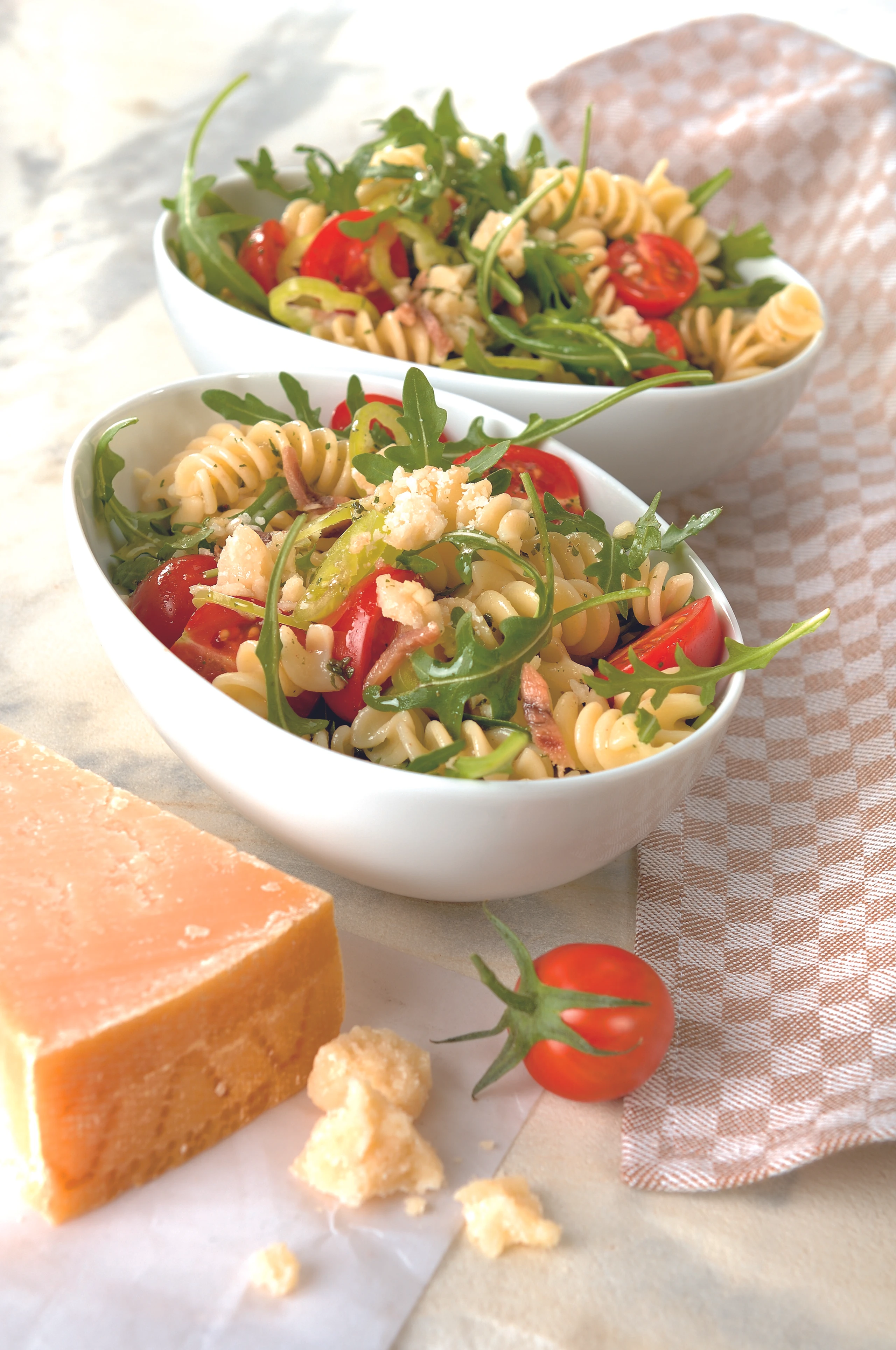 Nudelsalat mit Sardellen und Kräutern