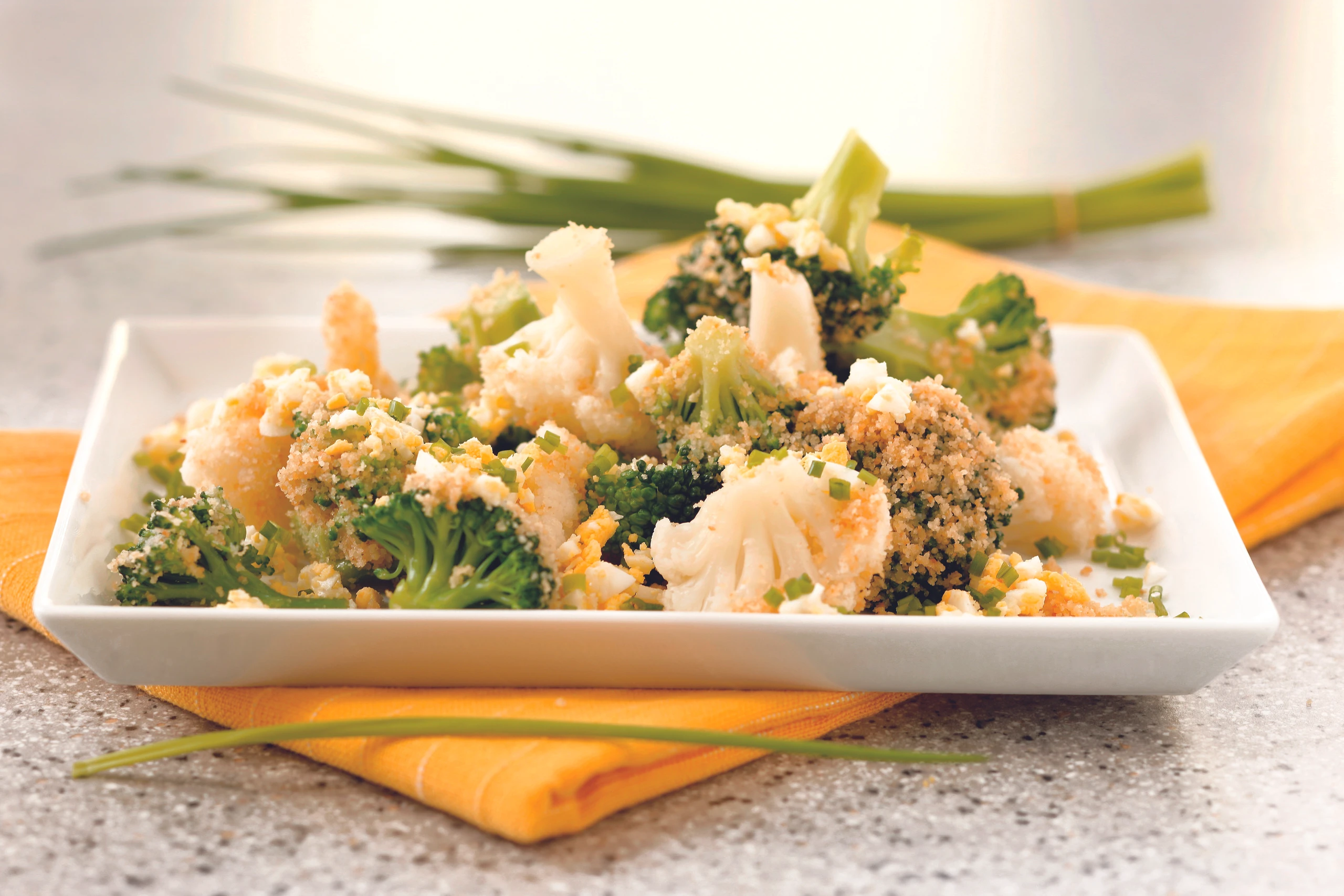 Brokkoli und Karfiol mit Butterbröseln