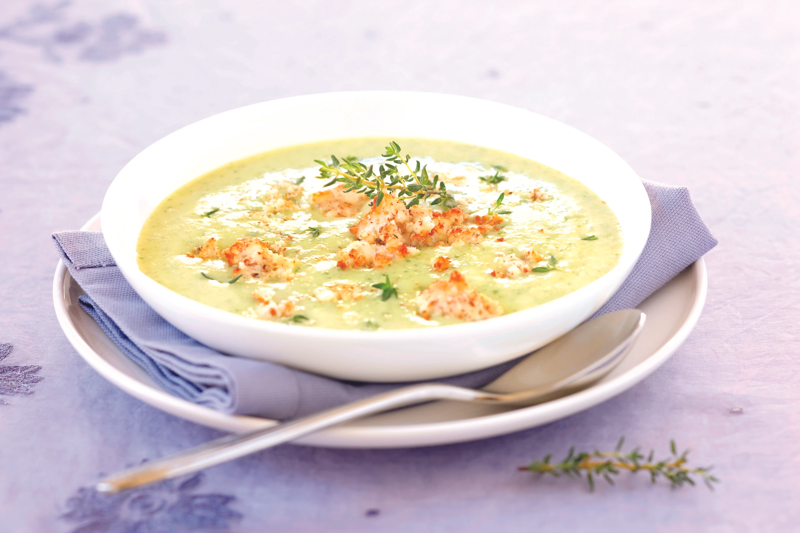 Zucchinisuppe mit Schafkäse