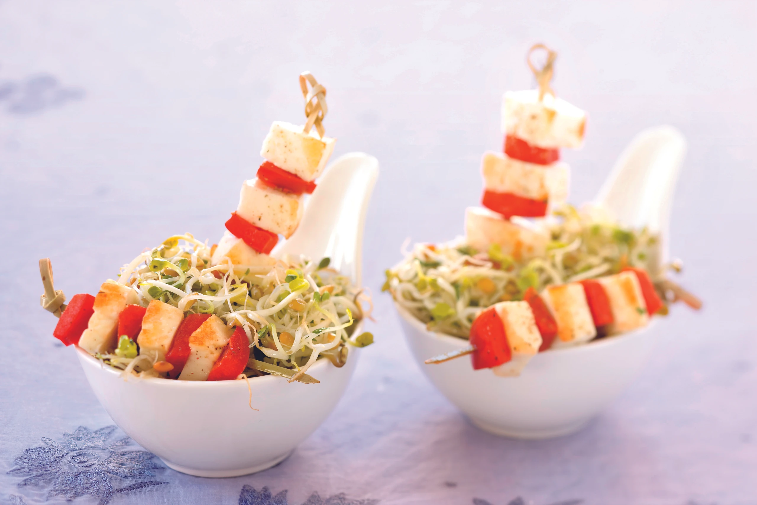 Halloumi-Spieße mit Salat