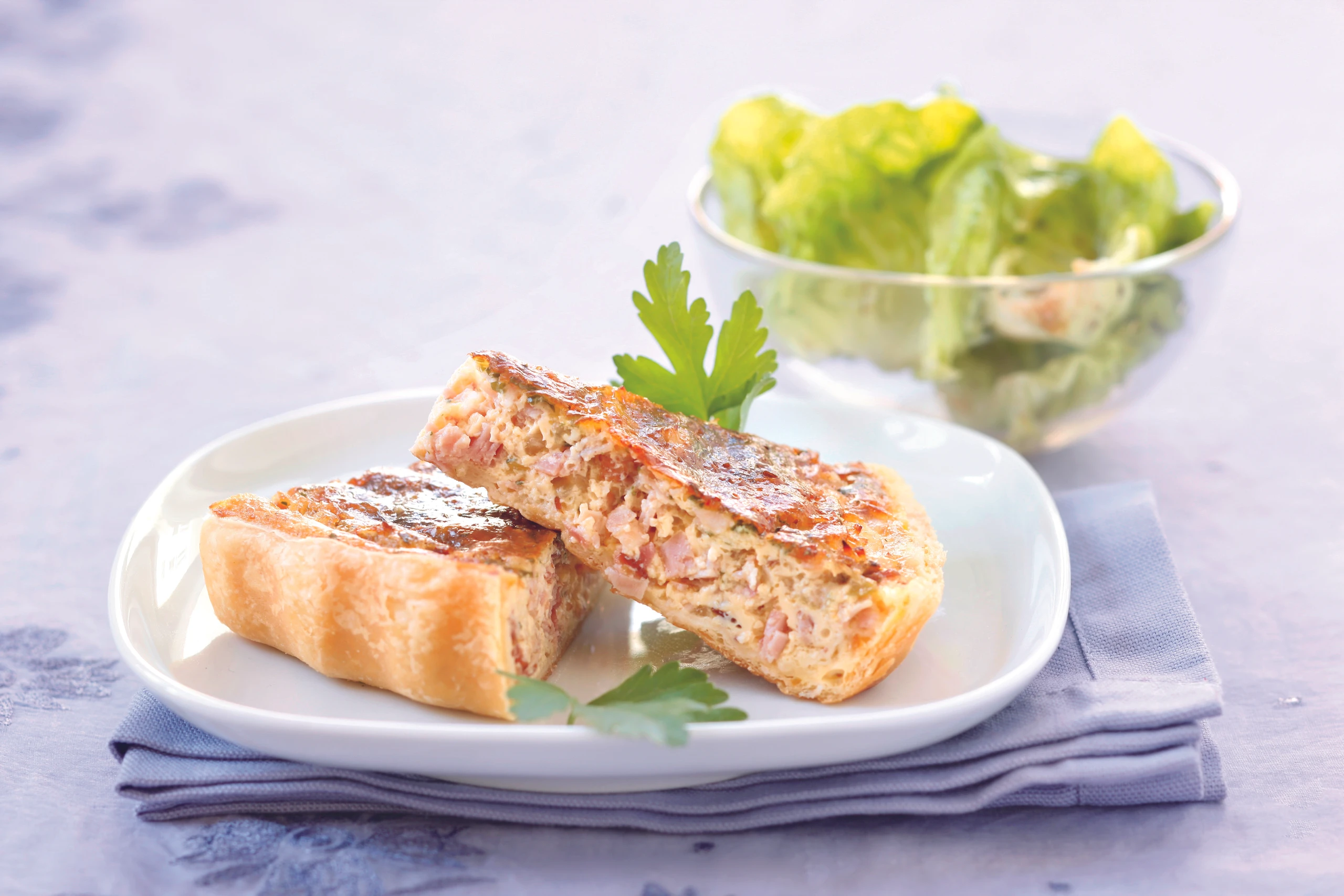 Bergkäsekuchen mit Schinken und Speck