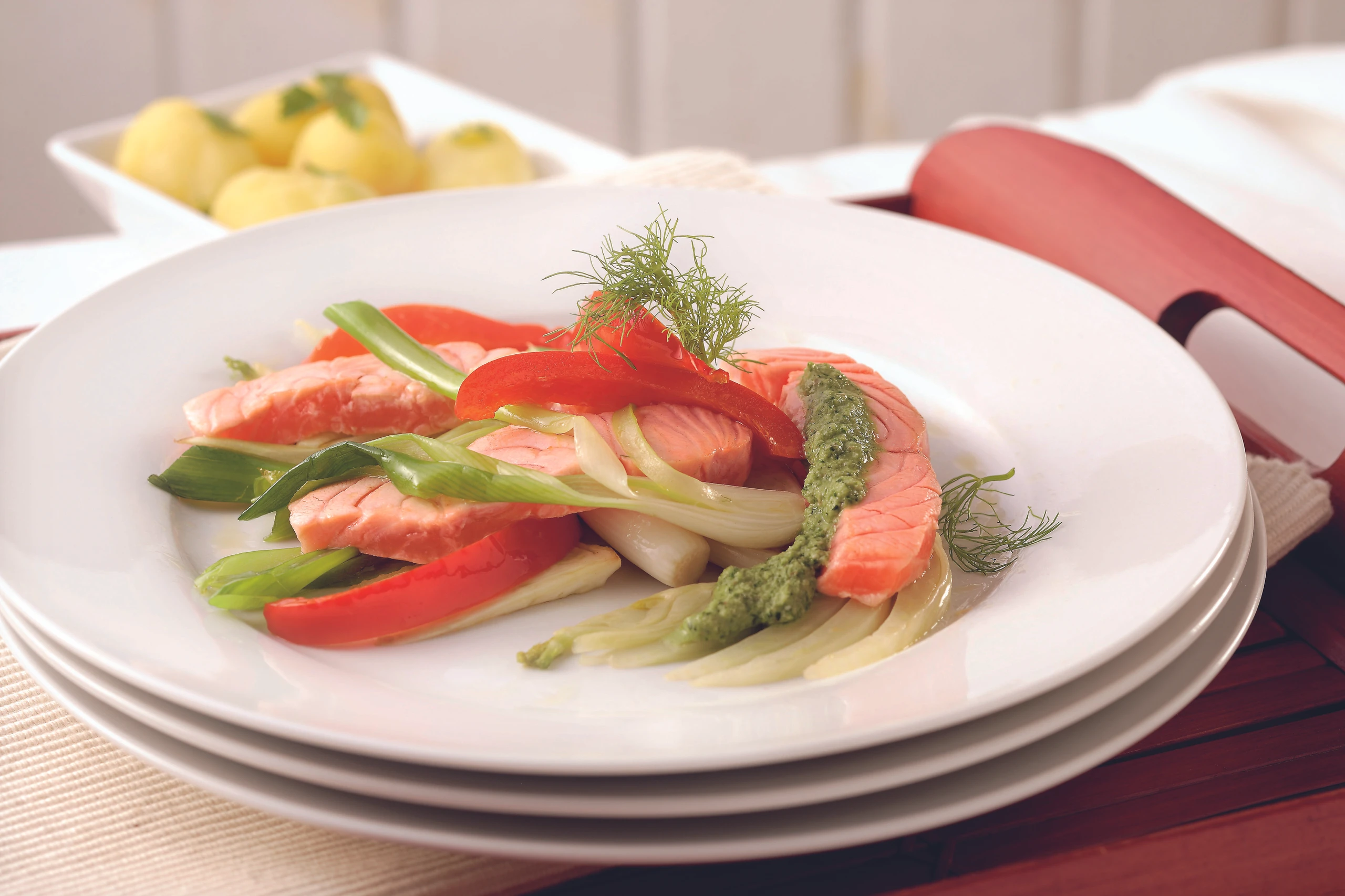 Lachs mit Gemüse und Petersil-Fenchel-Salsa