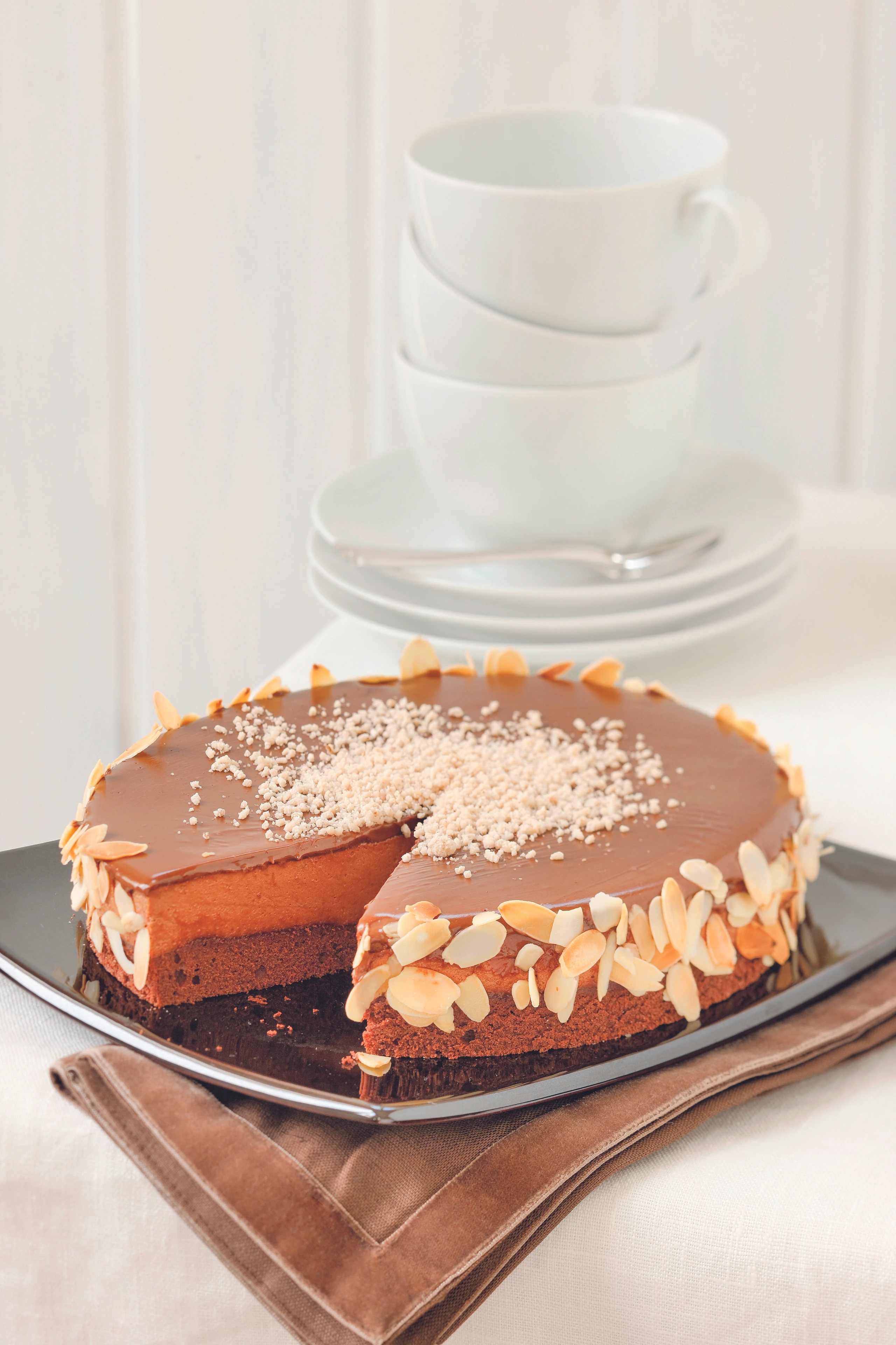 Maroni-Oberstorte mit Schokolade und Nougat