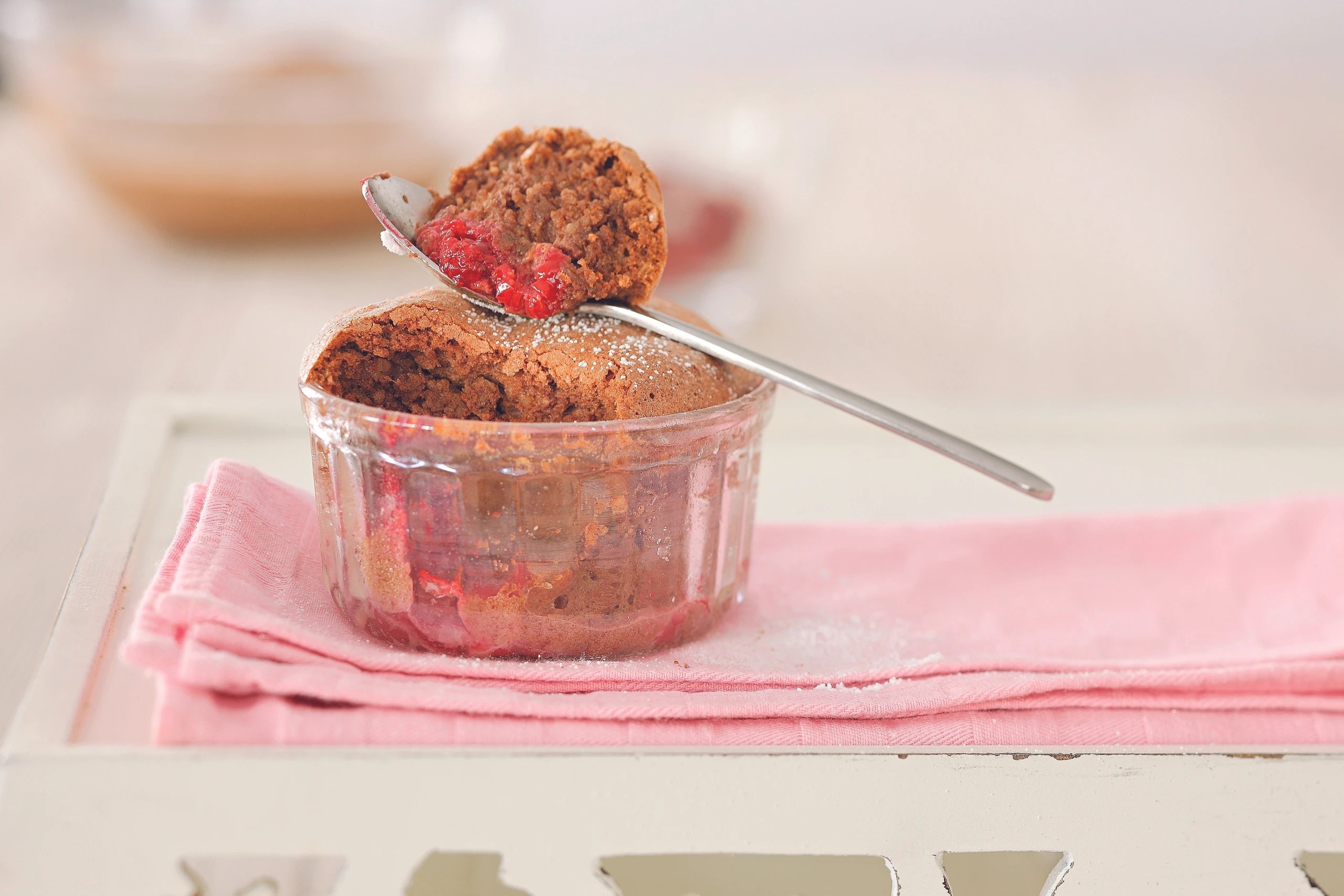 Schoko-Mandelauflauf mit Himbeeren