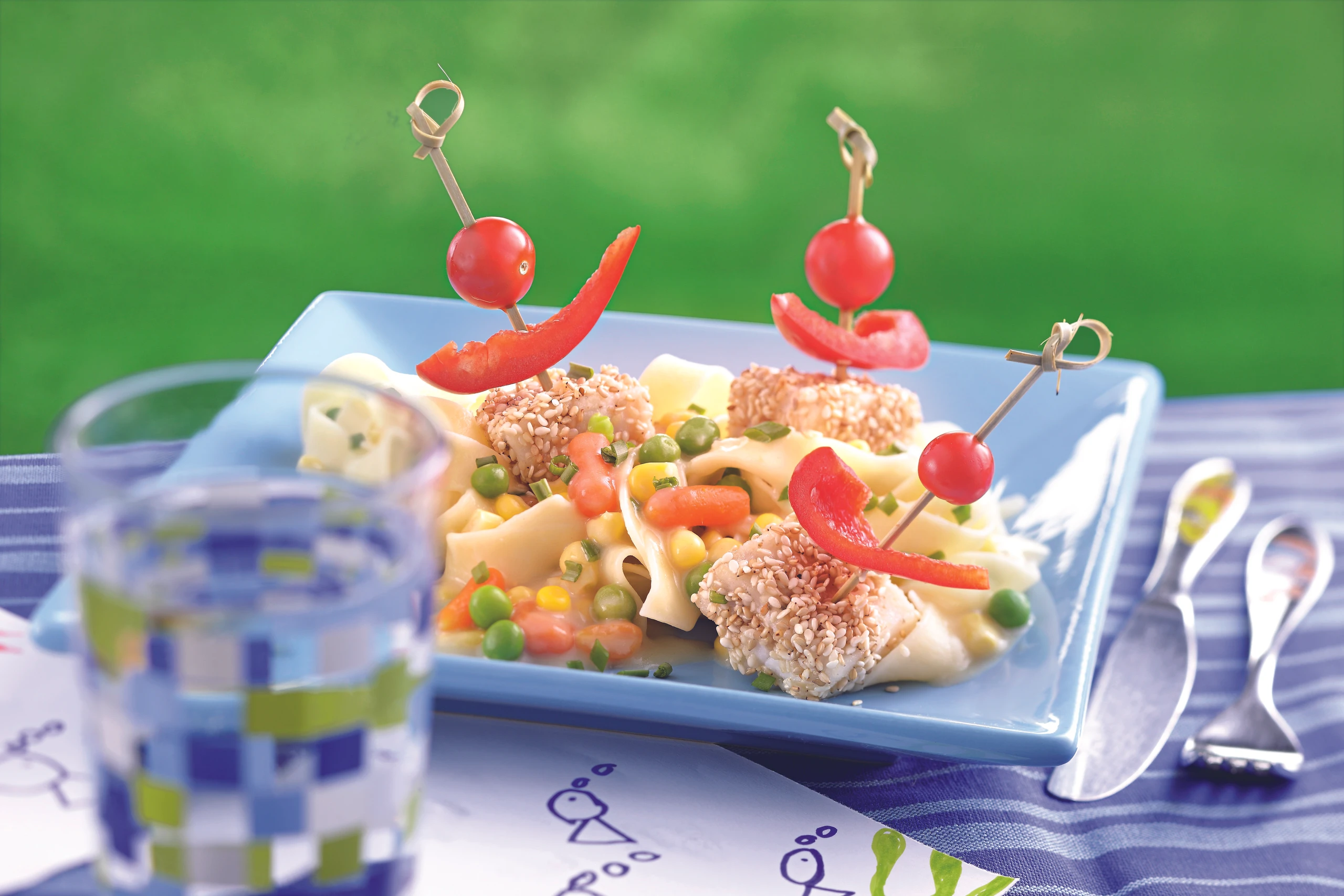 Fischspießchen auf Gemüse-Tagliatelle