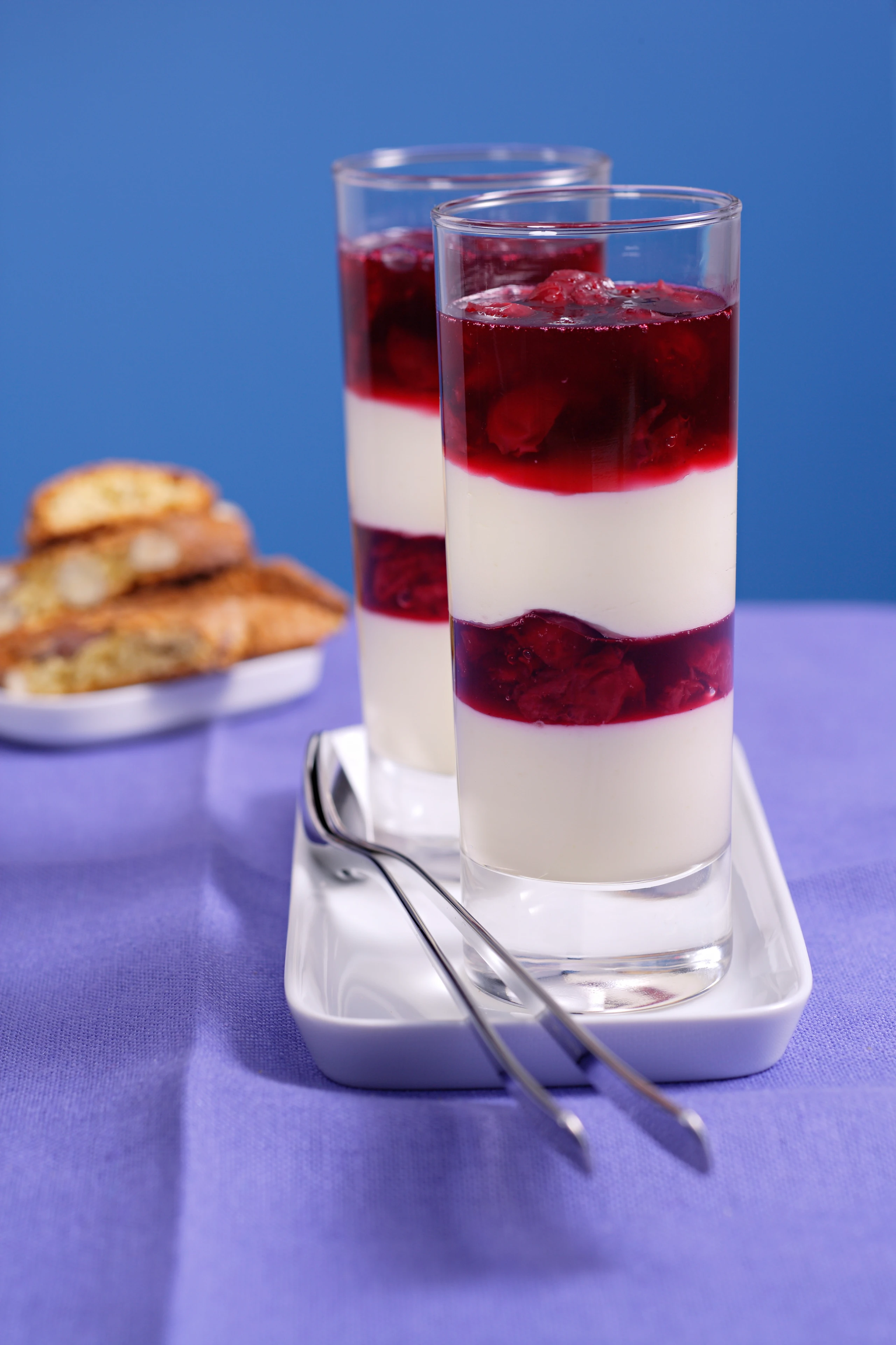 Mascarponecreme mit Weichselgelee