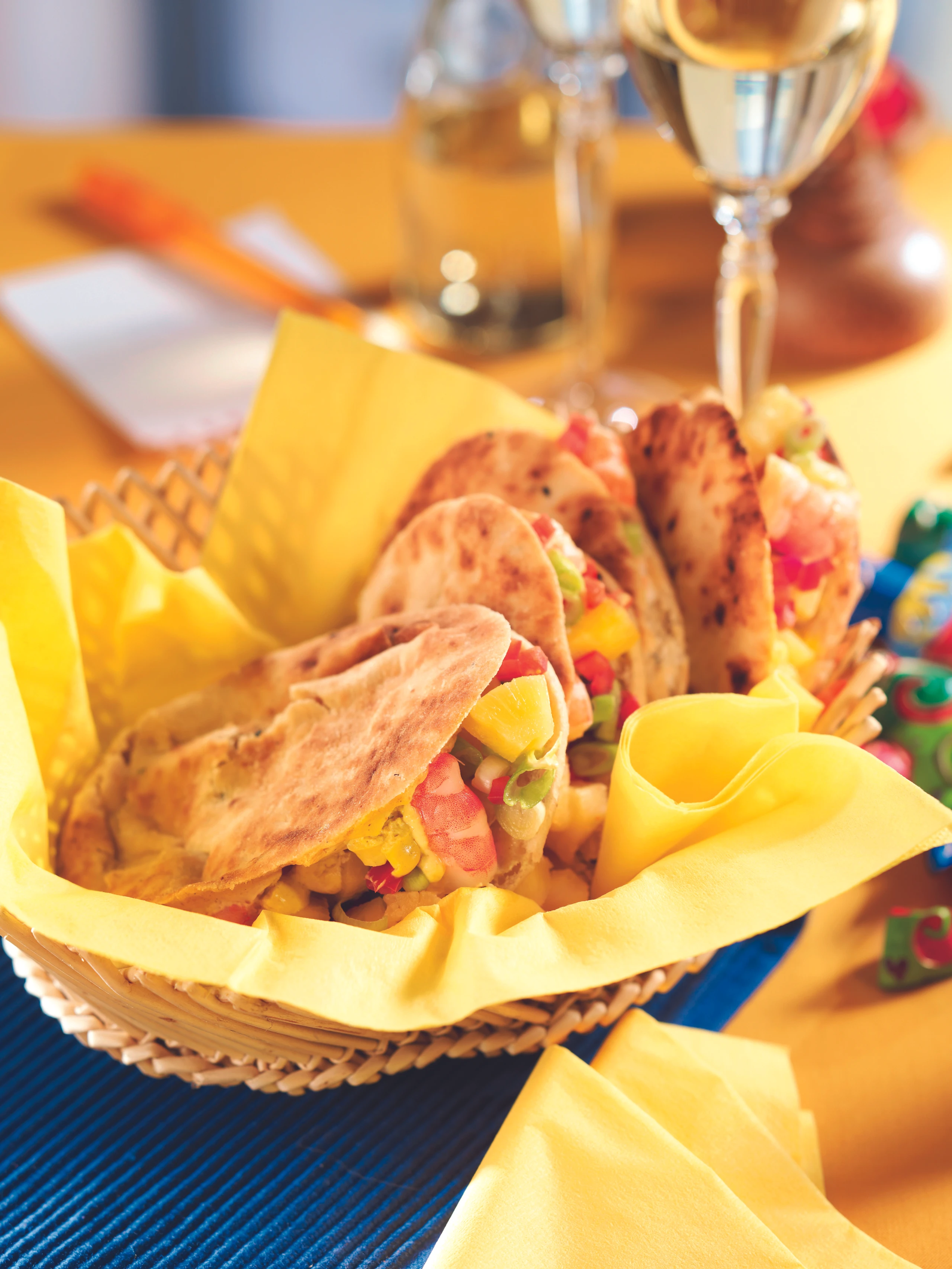 Naanbrot mit Currygarnelen und Ananas