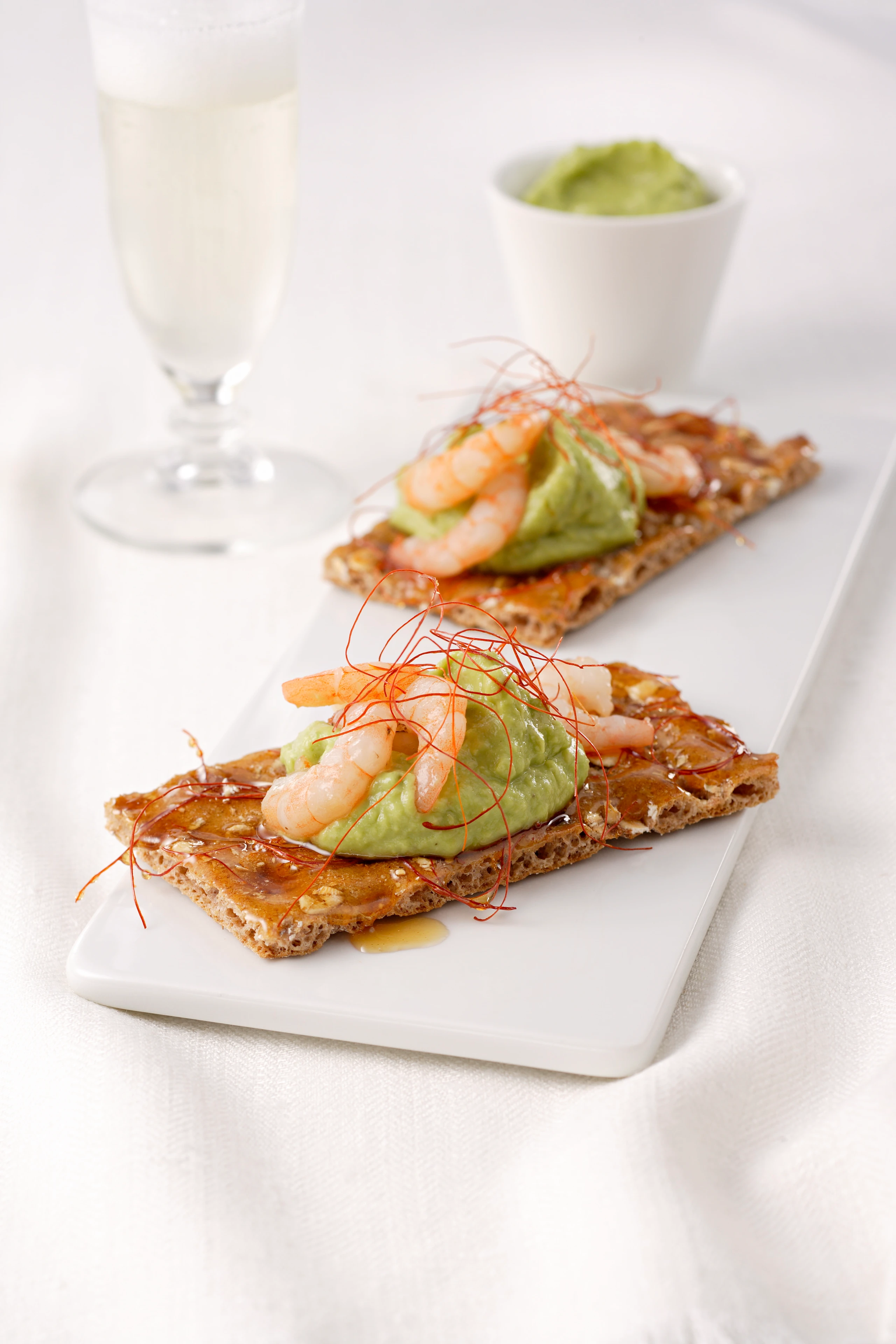 Mehrkorn-Knäckebrot mit Garnelen