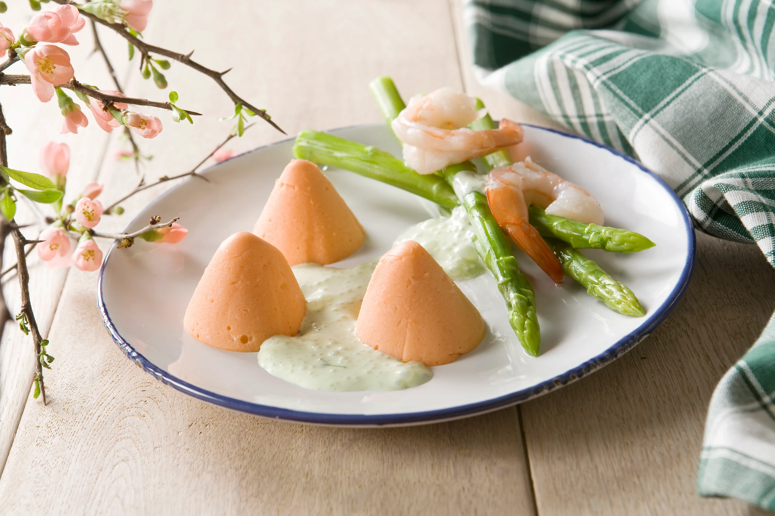 Lachs-Terrine mit Kerbelschaum