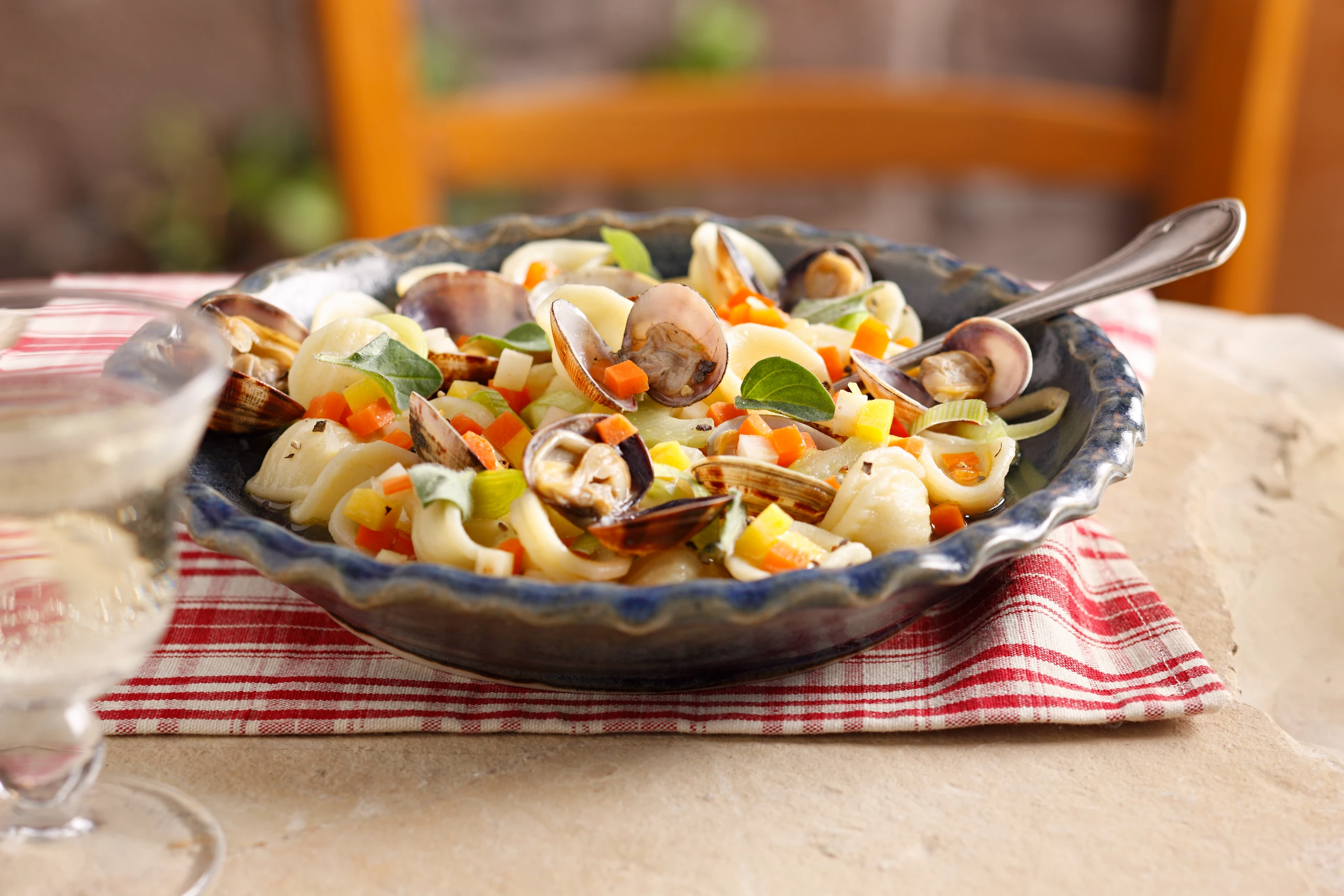 Orecchiette mit Vongole und Wurzelgemüse