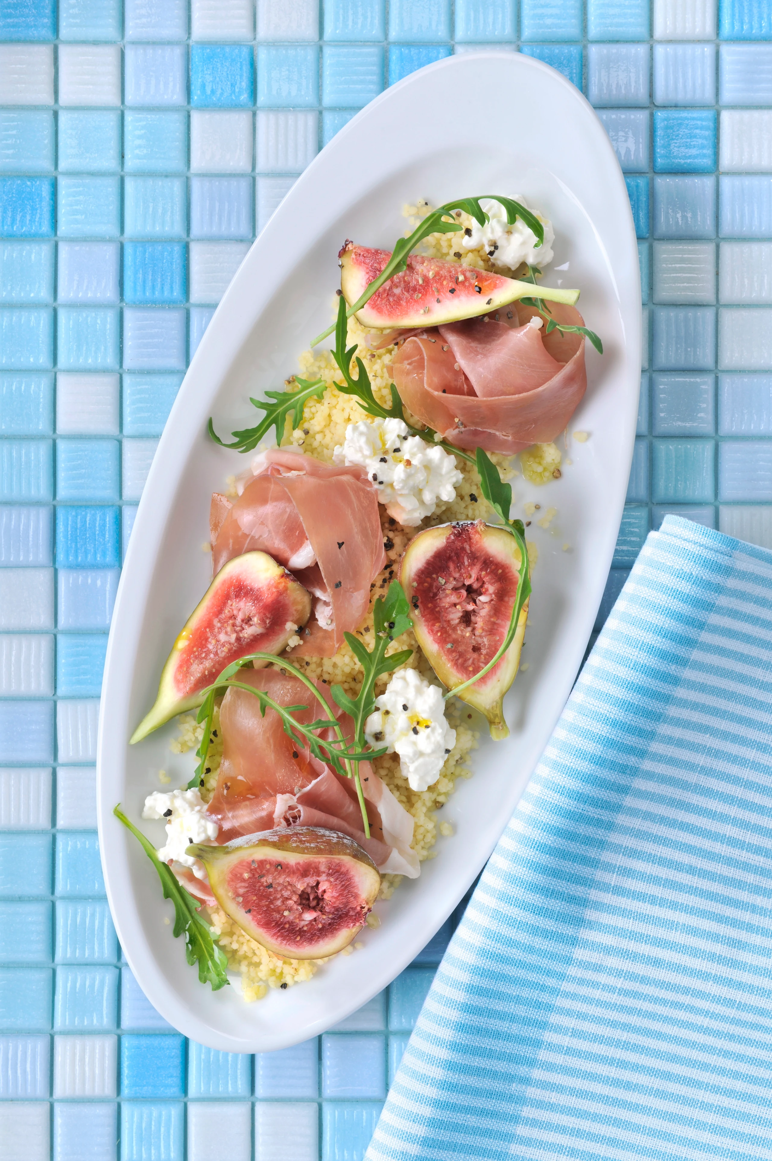 Couscous-Salat mit Feigen und Prosciutto