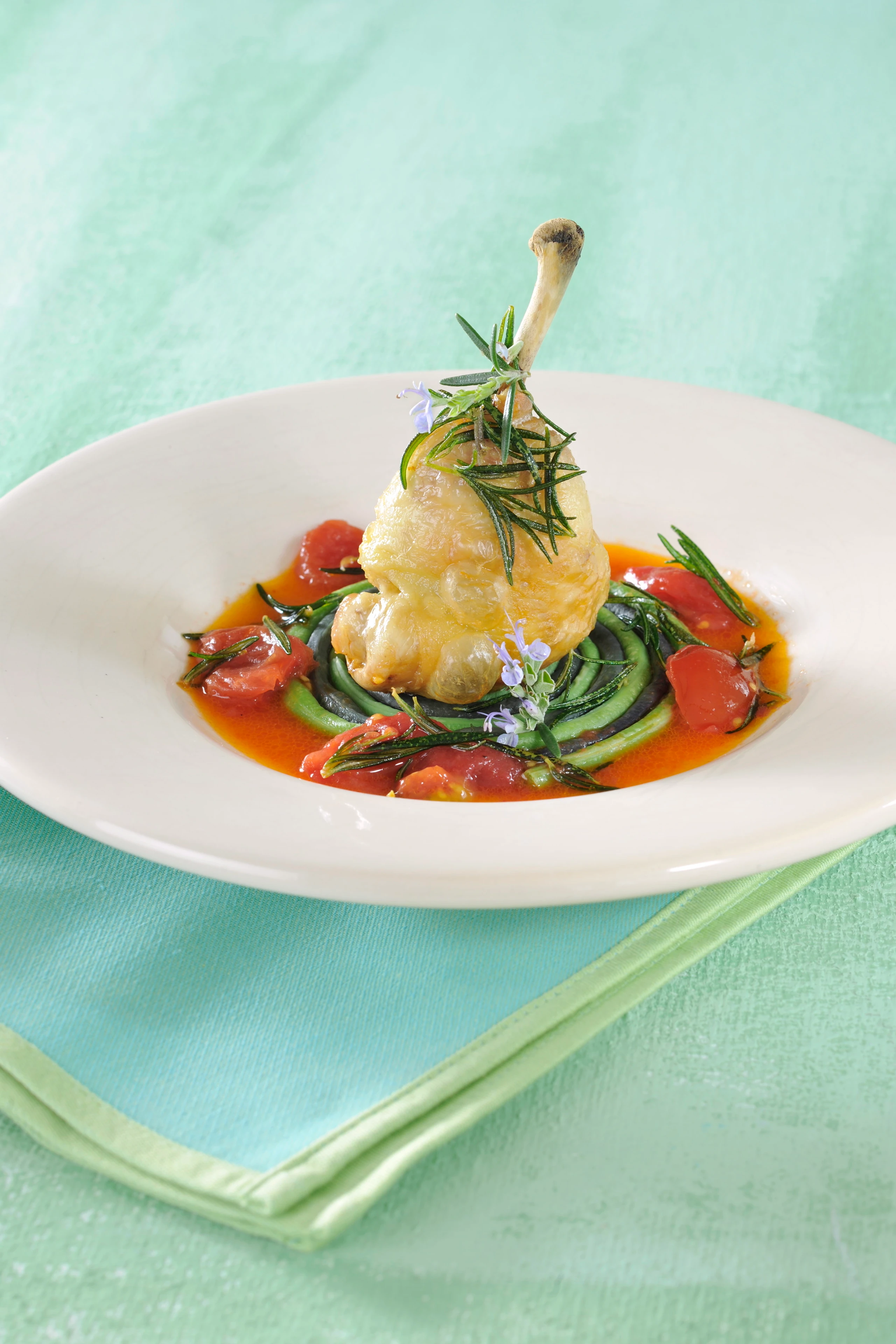 Spargelbohnen mit Huhn und Rosmarin-Paradeisern