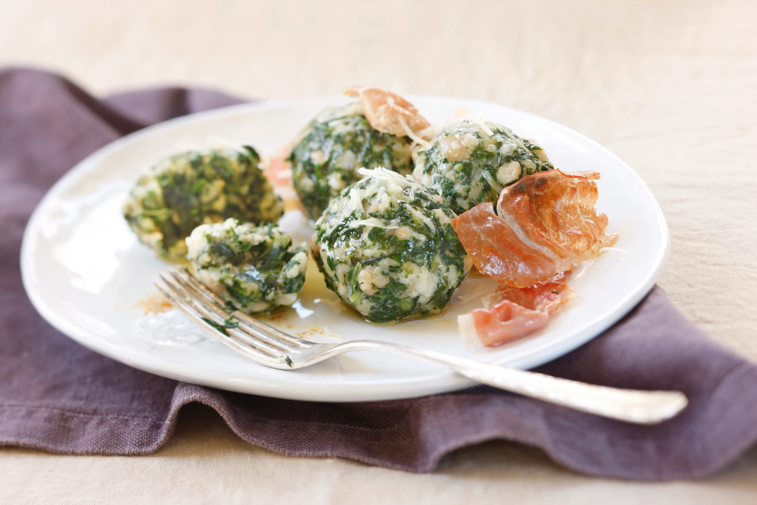 Spinatknödel mit Schinken