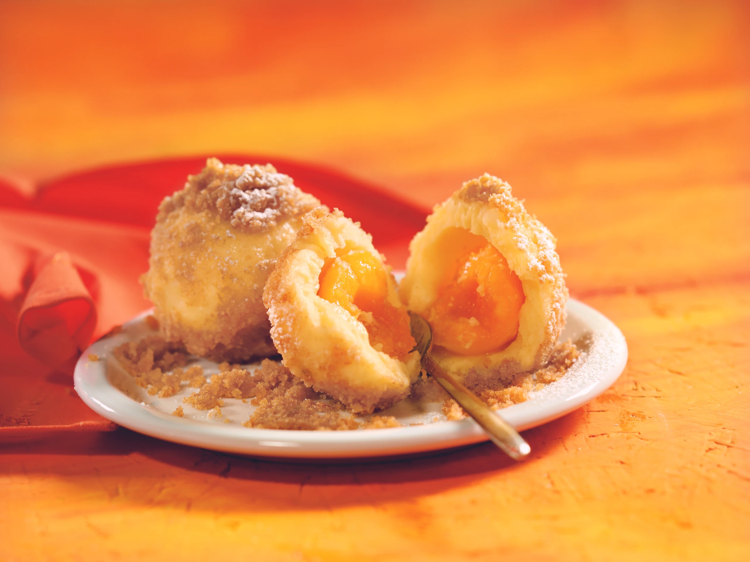 Marillenknödel aus selbstgemachtem Erdäpfelteig