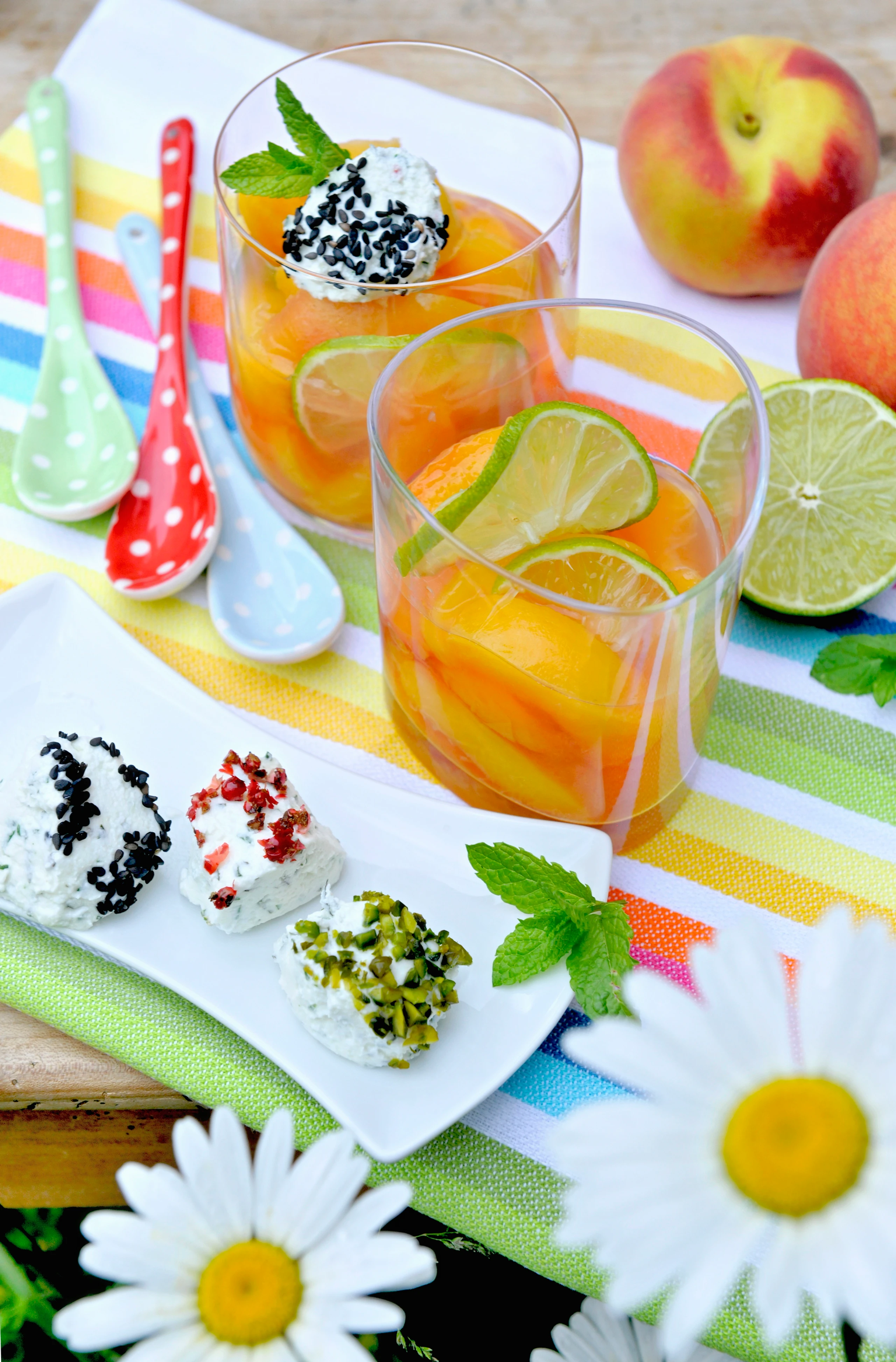 Pfirsichkompott mit Frischkäse-Nockerln