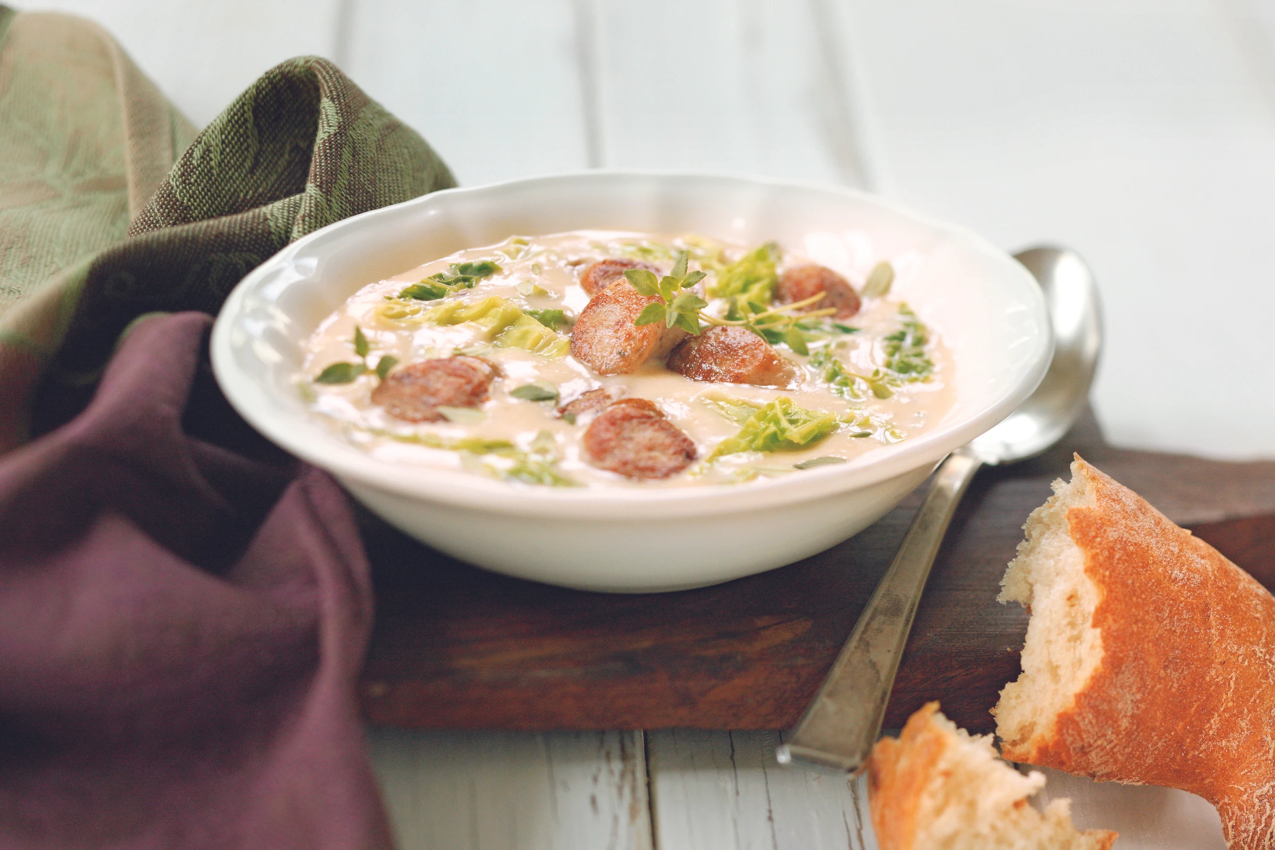 Bohnensuppe mit Bratwürstel