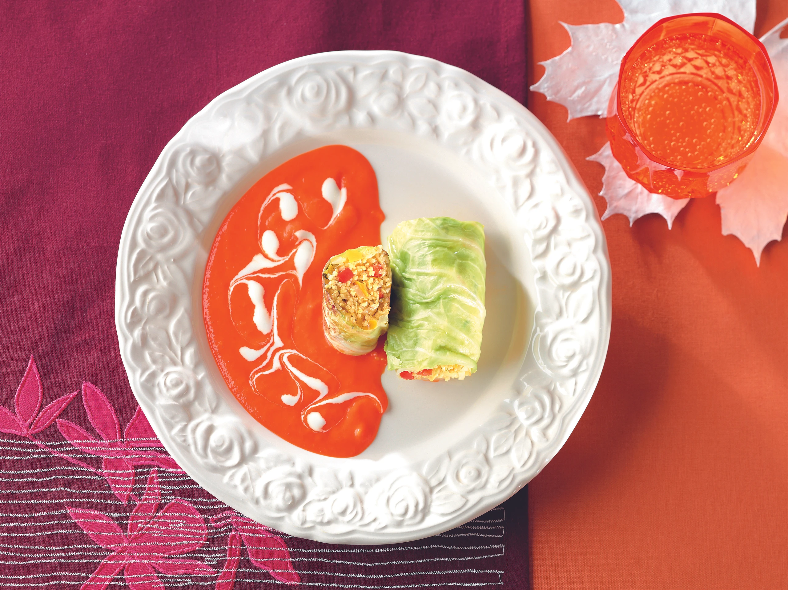 Hirse-Krautwickel mit Paprikapüree