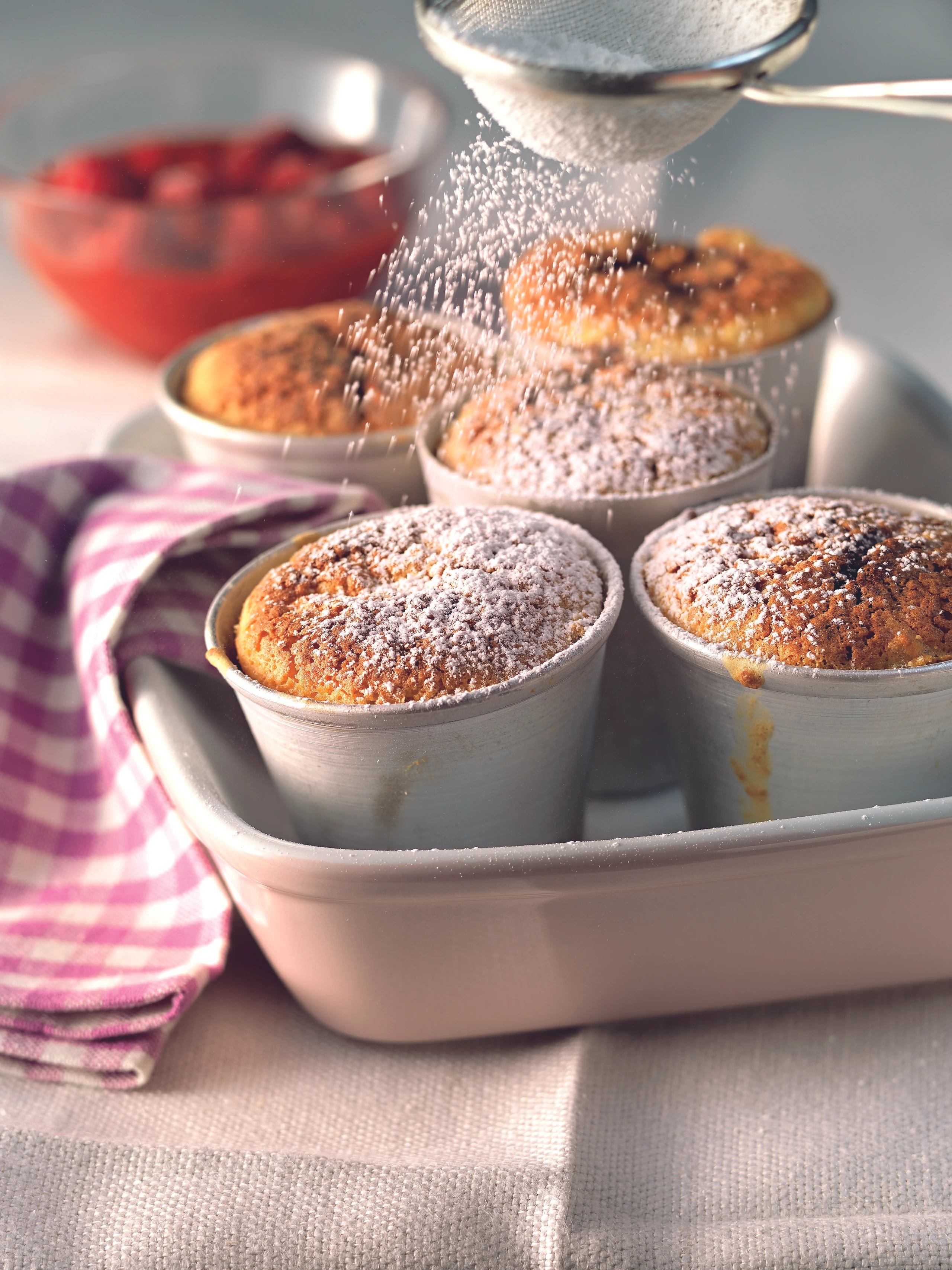 Marmorierter Reisauflauf mit Himbeersauce