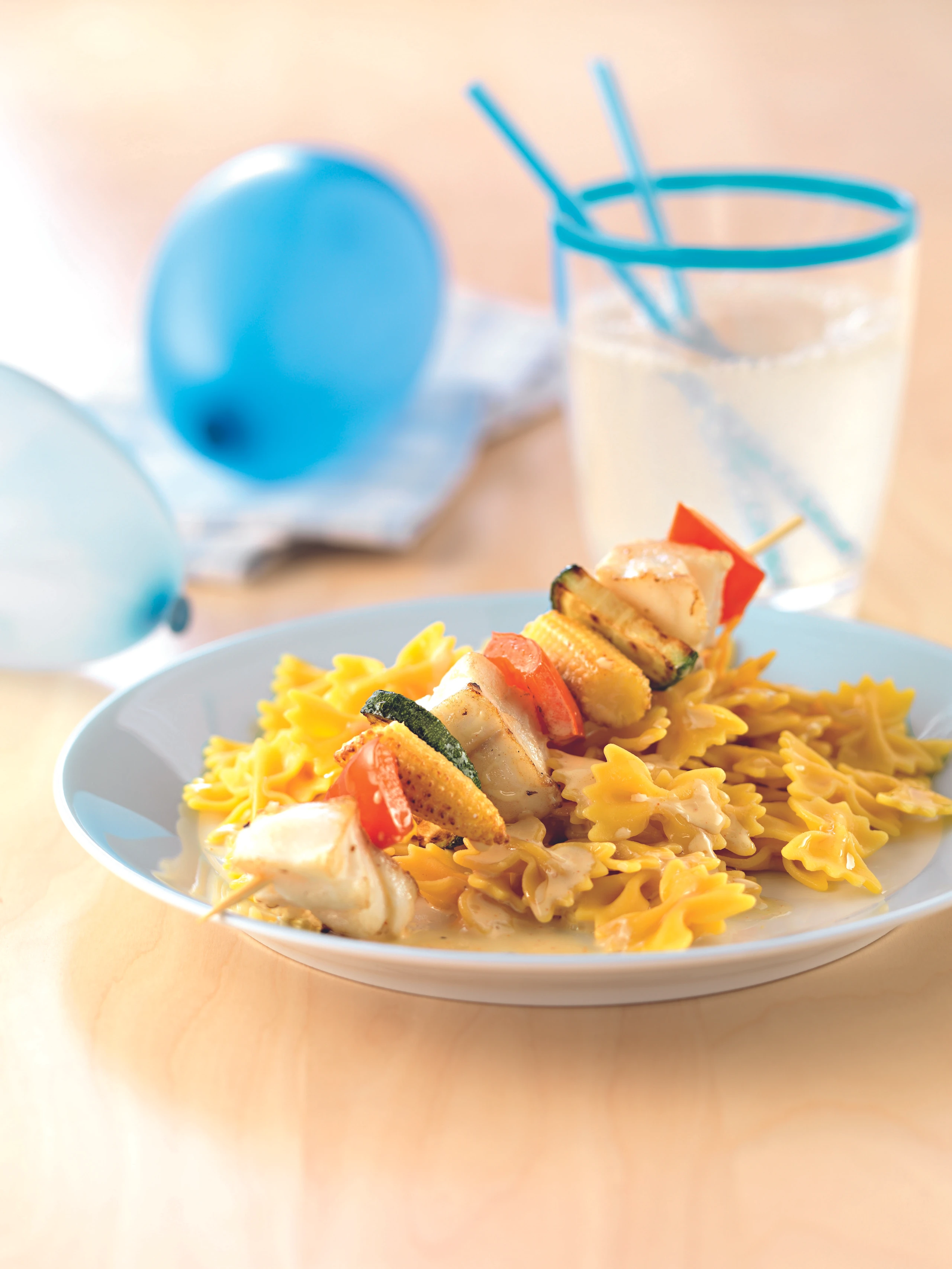 Schnelle Pasta mit Fischspießen