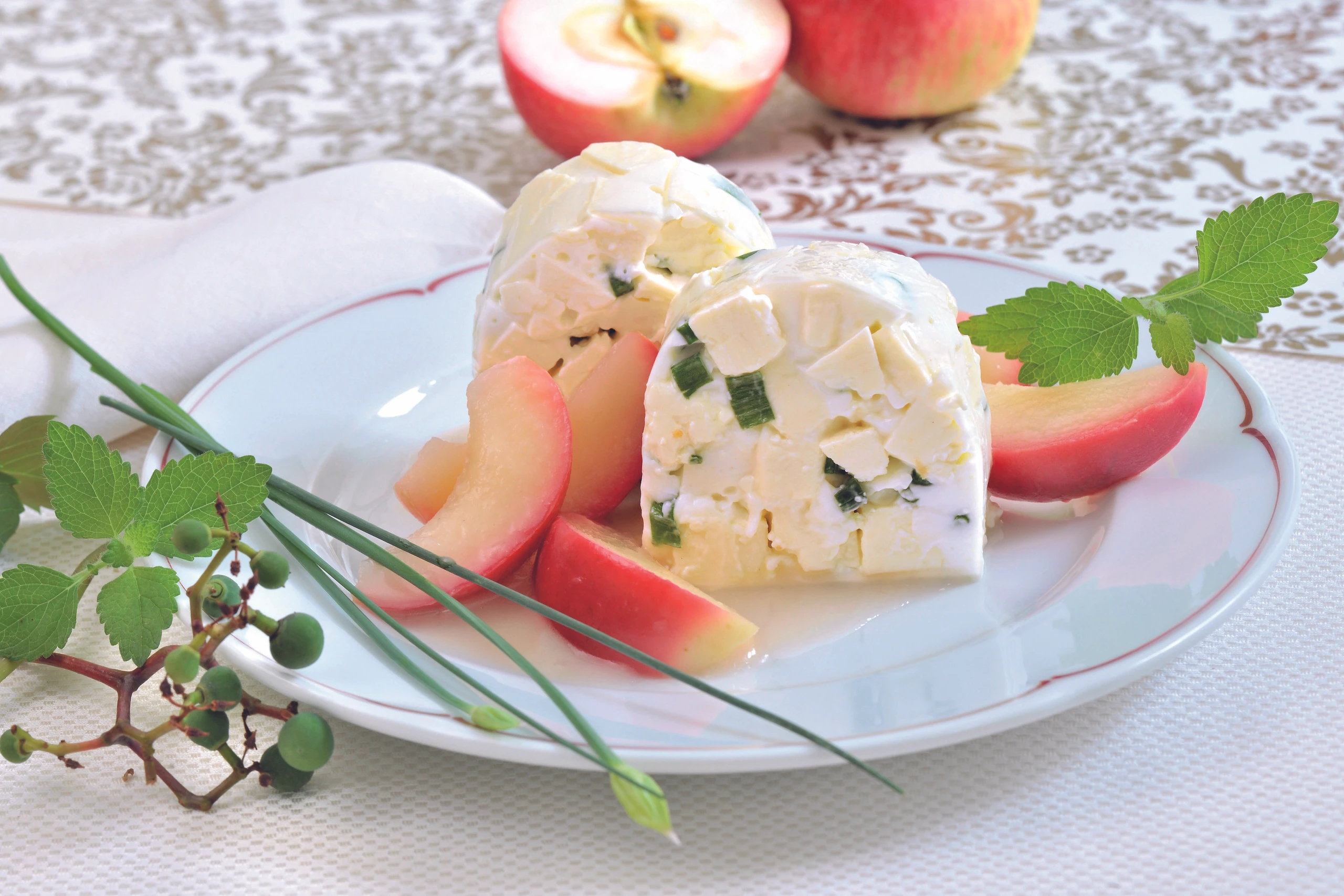 Schafkäseterrine mit Äpfeln