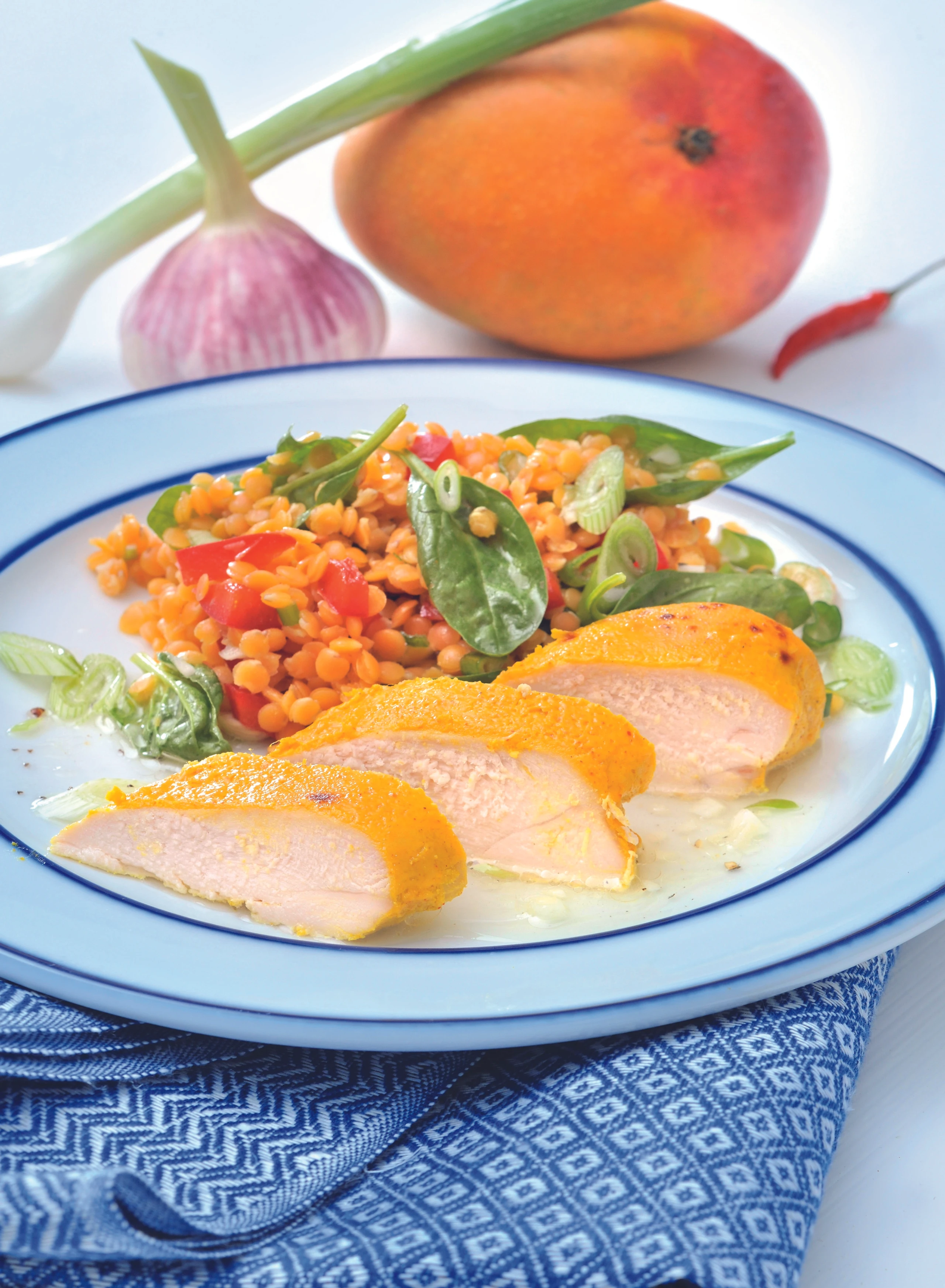 Joghurt-Mango-Huhn mit Linsensalat