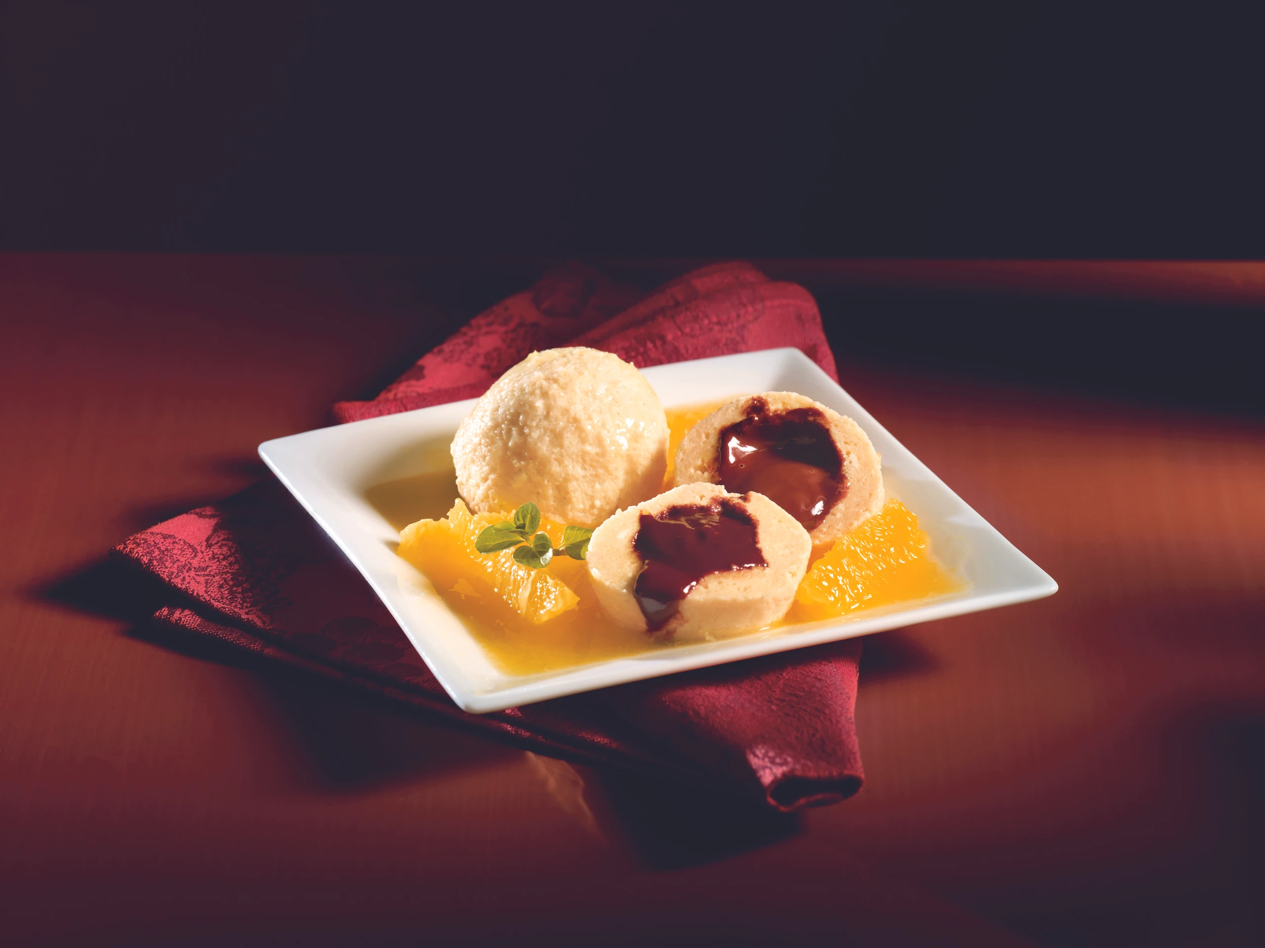 Topfenknödel mit Schokofülle und Orangenkompott