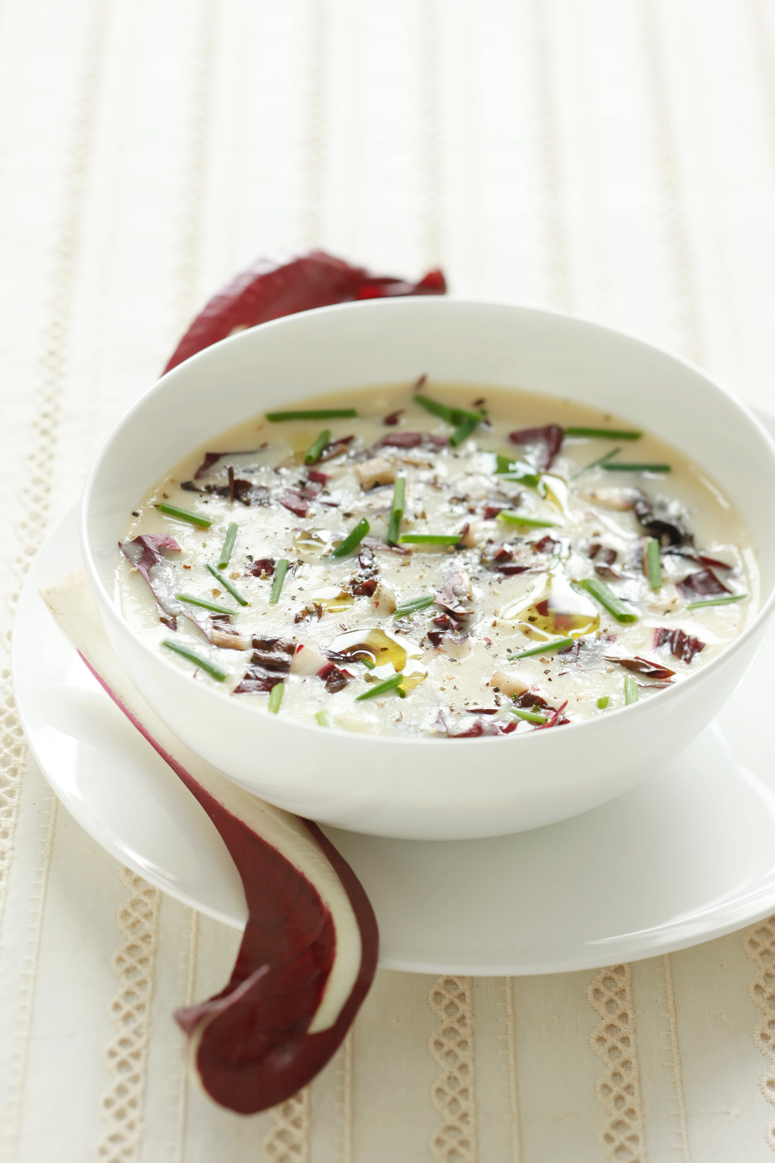 Grießsuppe mit Radicchio