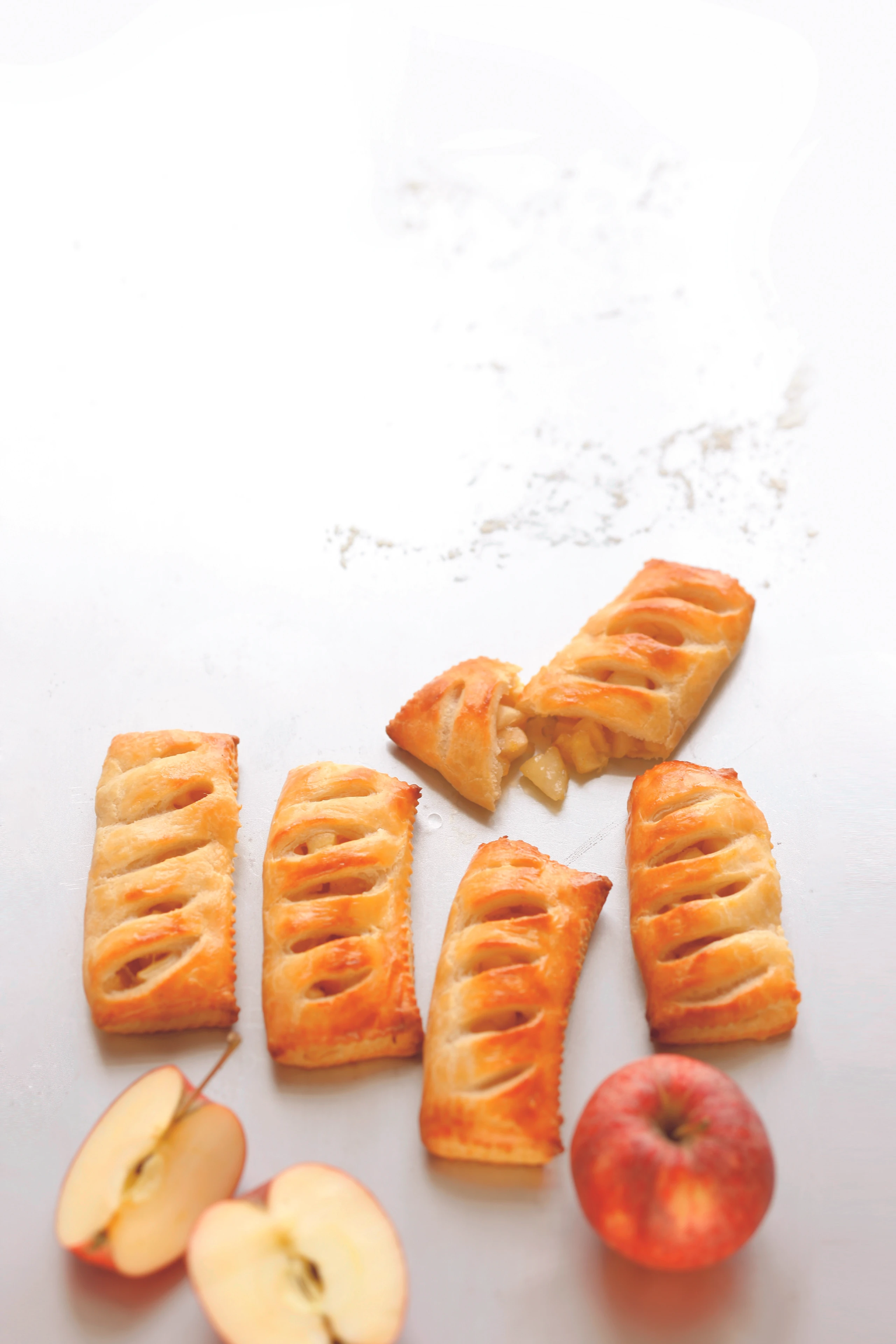 Topfenteig-Apfeltaschen