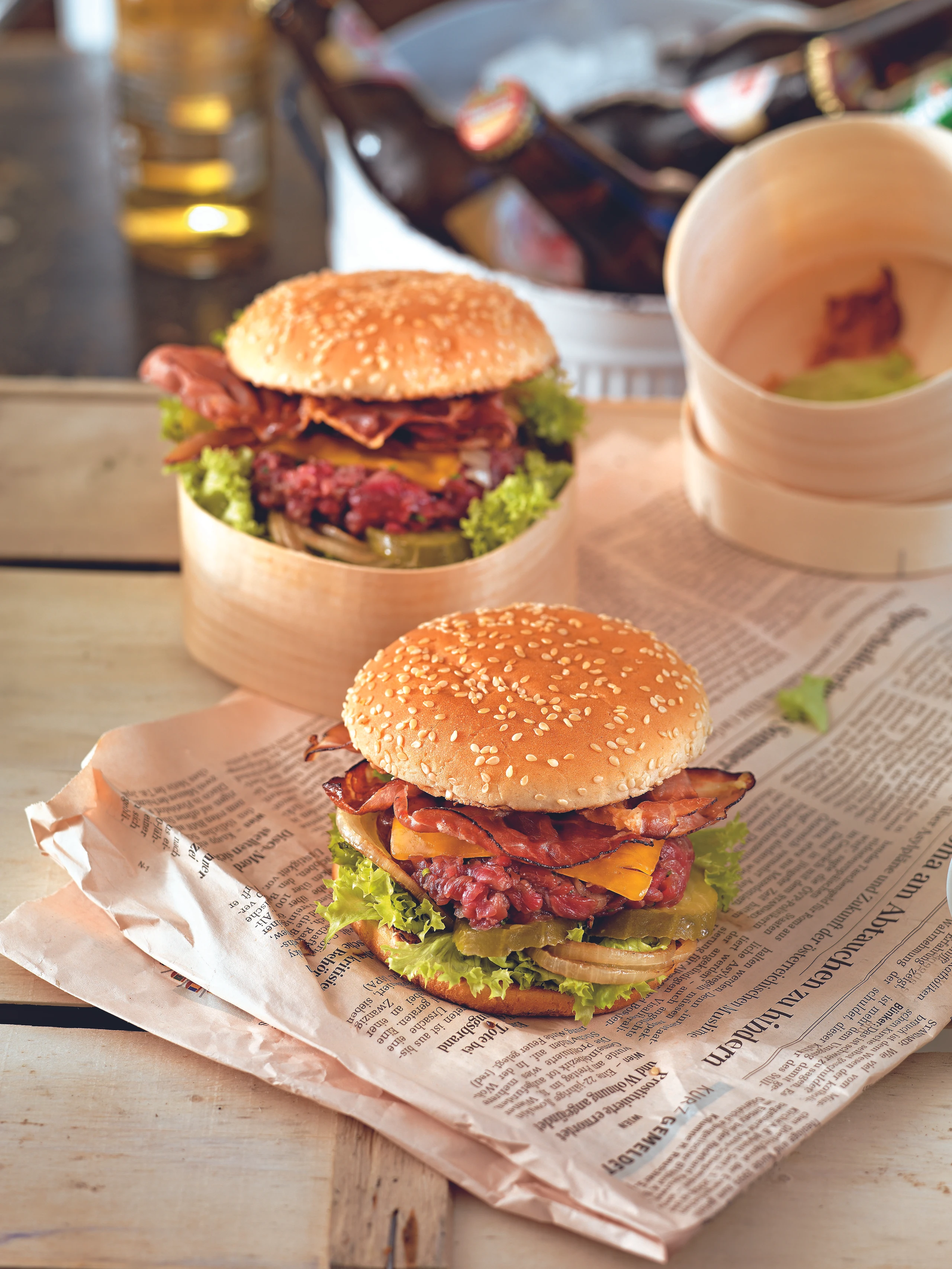 Beef-Tatar-Burger mit crispy Speck