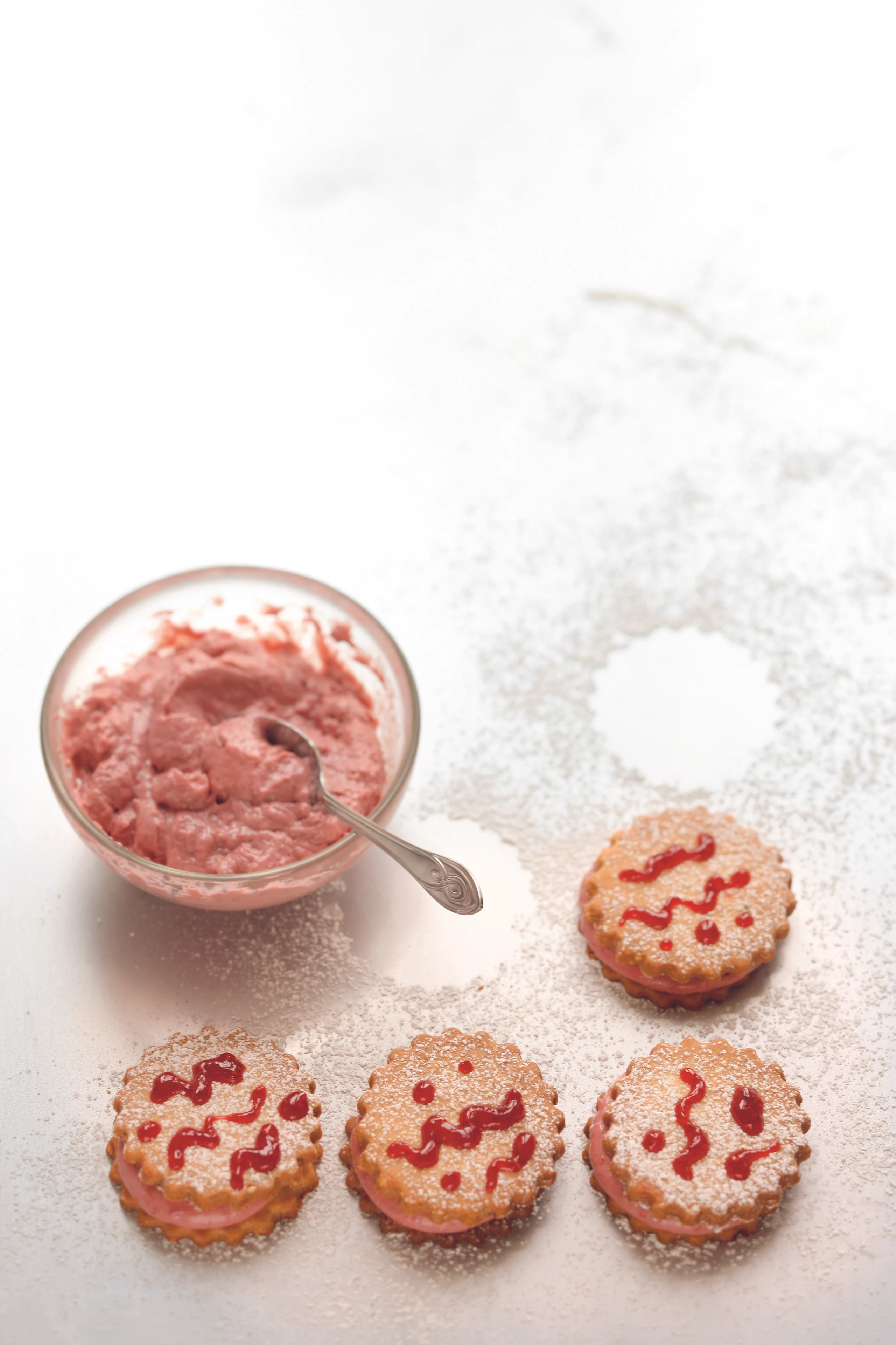 Mürbteig-Kekse mit Himbeerfülle