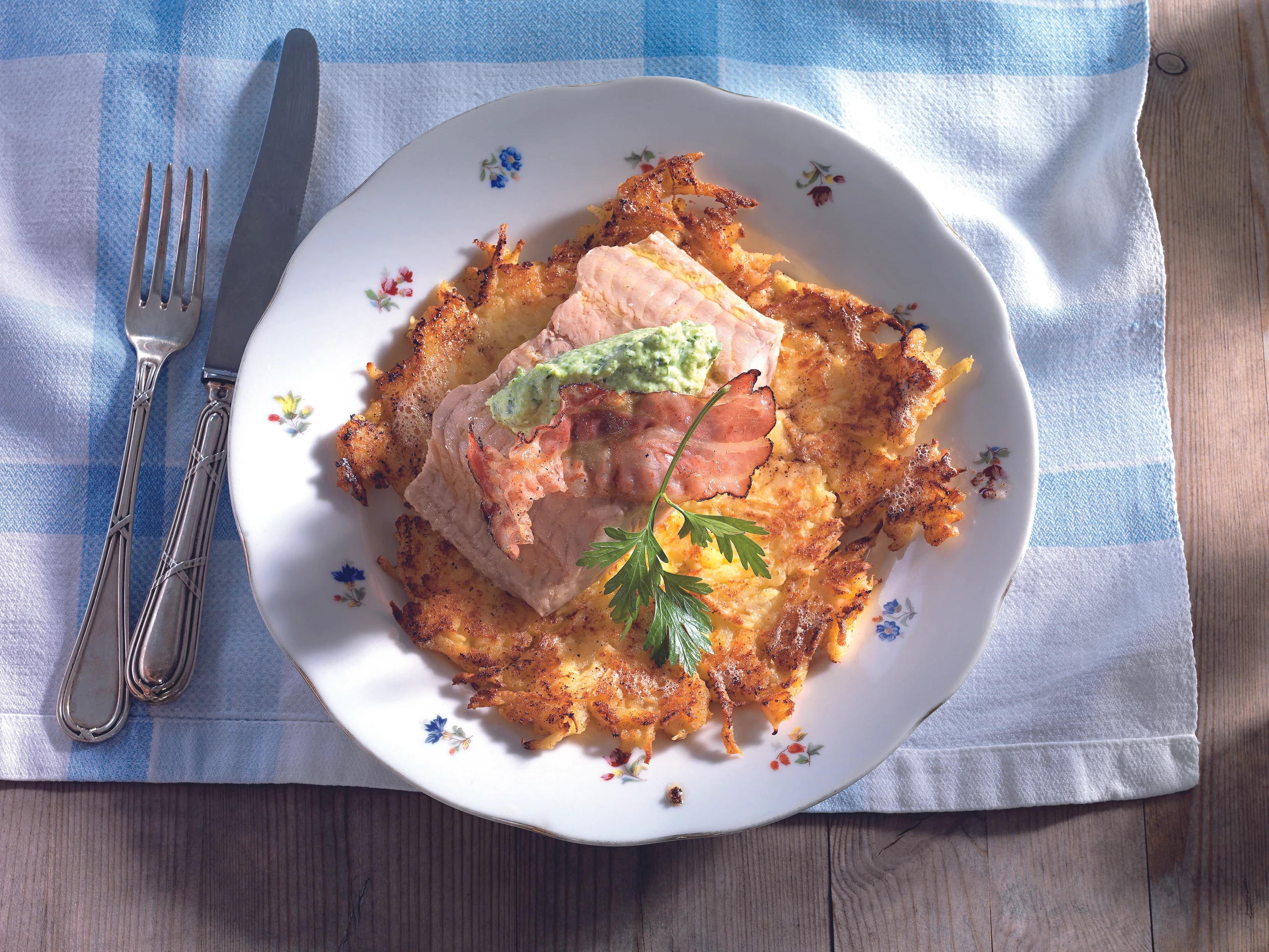 Waller mit Brokkolipüree und Pastinaken-Erdäpfelrösti