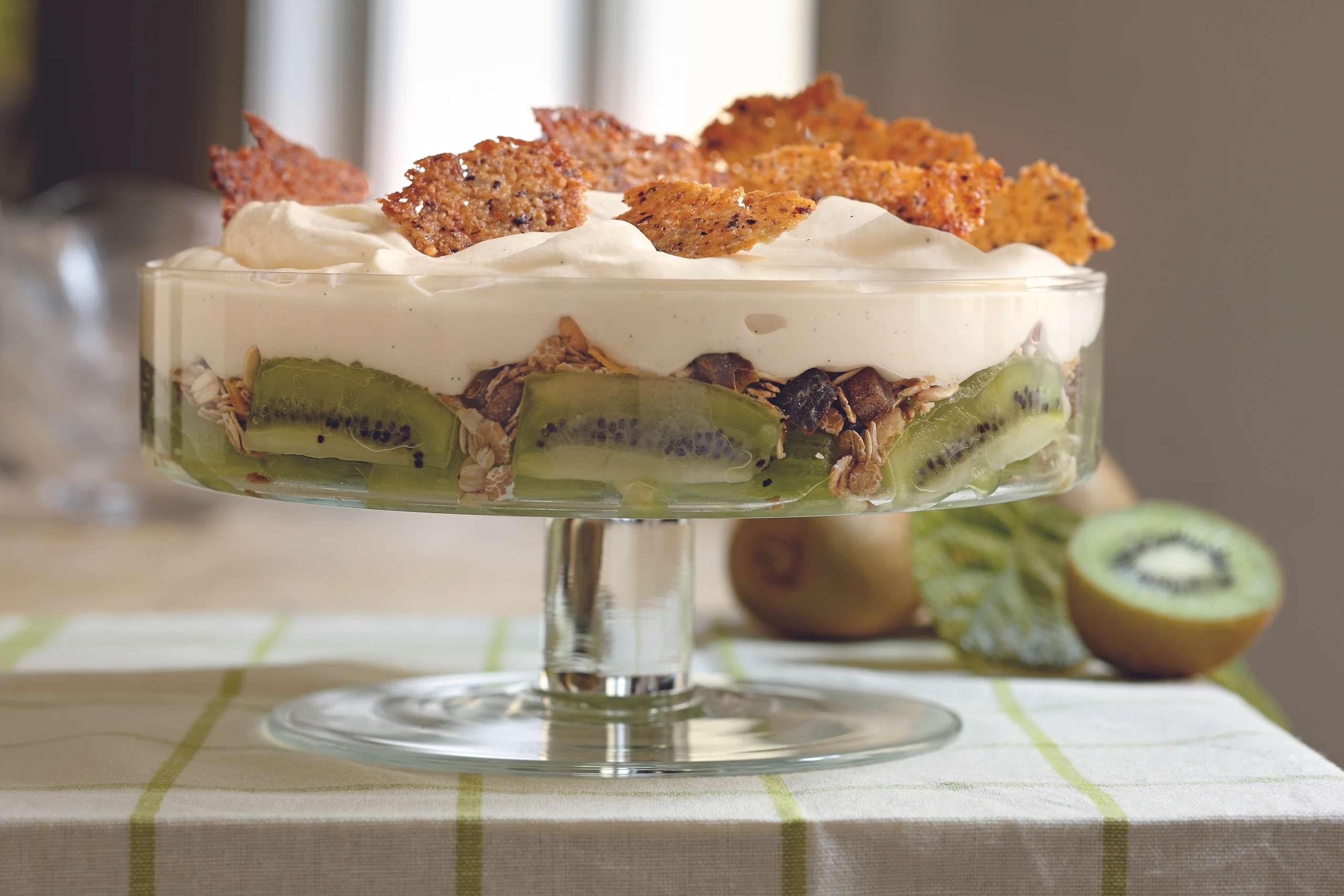 Frischkäsemousse mit Kiwi und Müsli