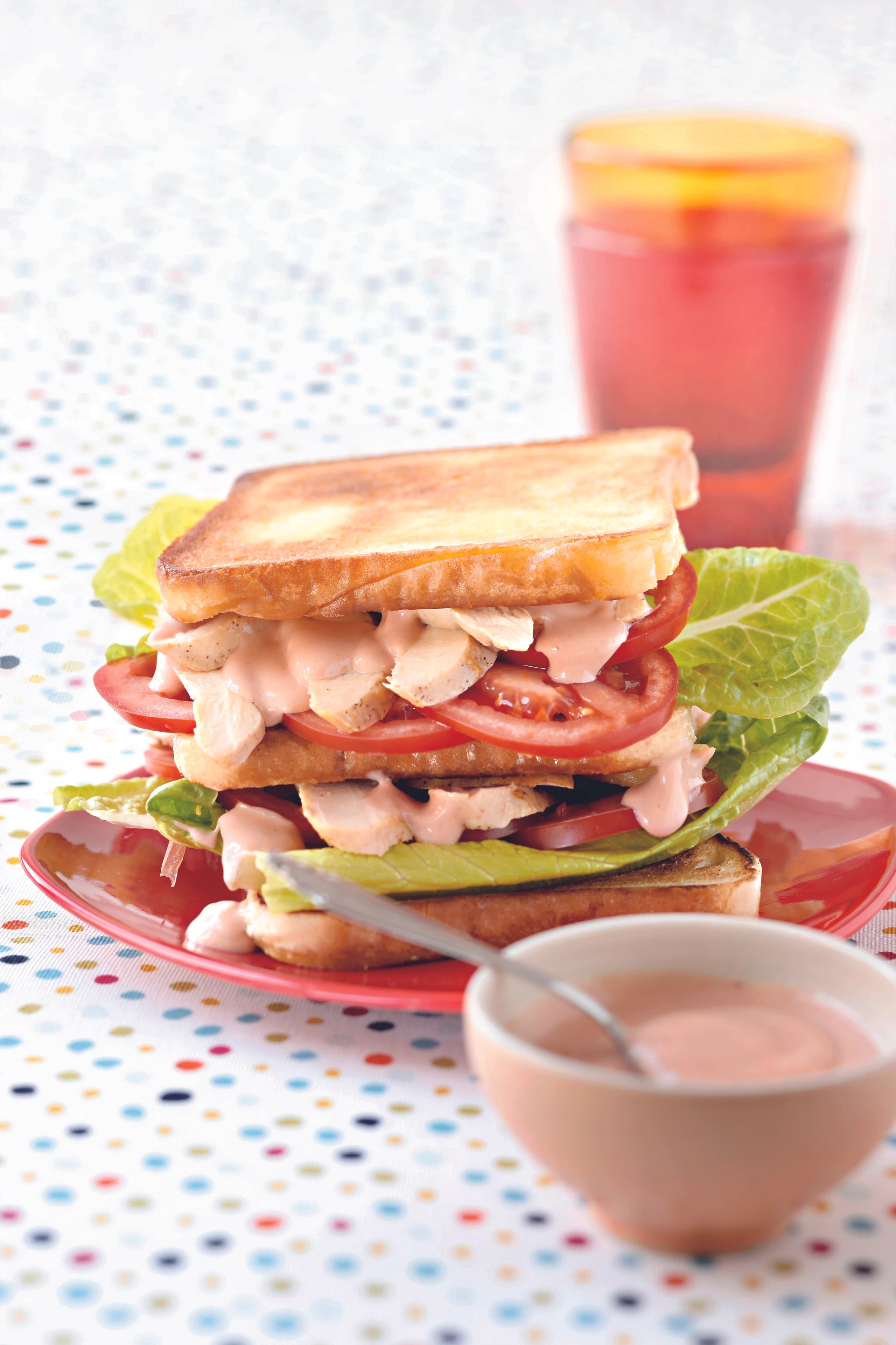 Clubsandwich mit Cocktailsauce