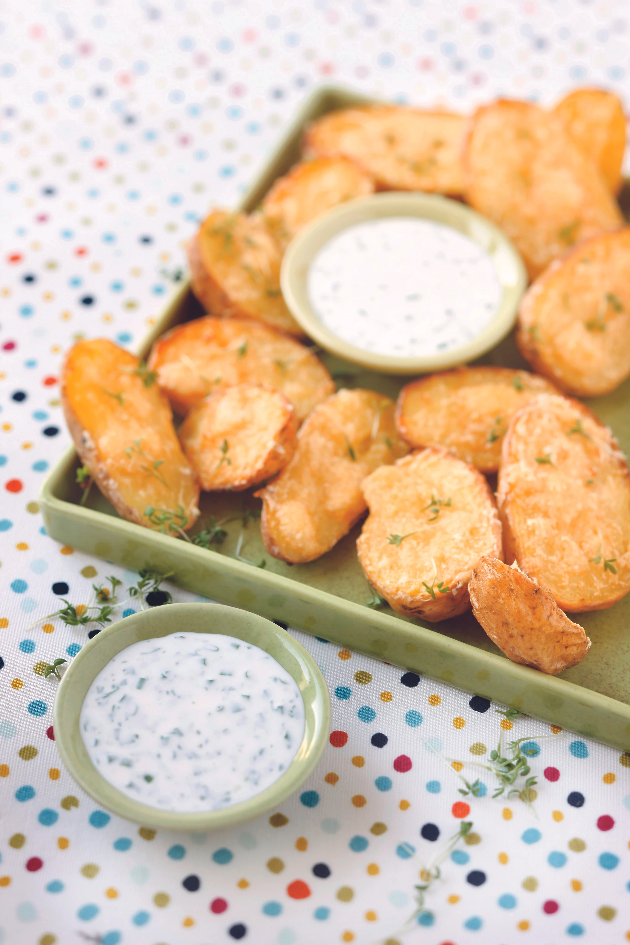 Käseerdäpfel mit Kräuterjoghurt