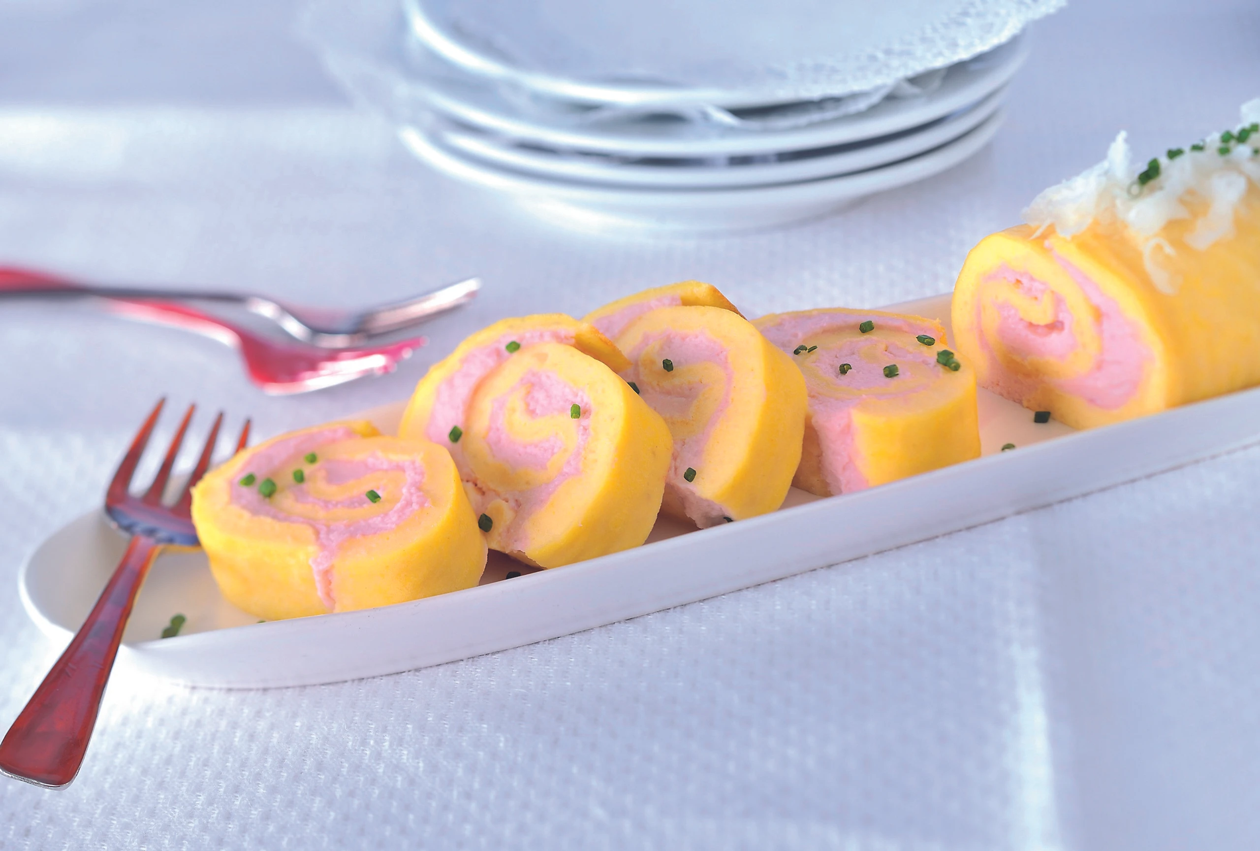 Erdäpfel-Biskuitroulade mit Schinkenfülle