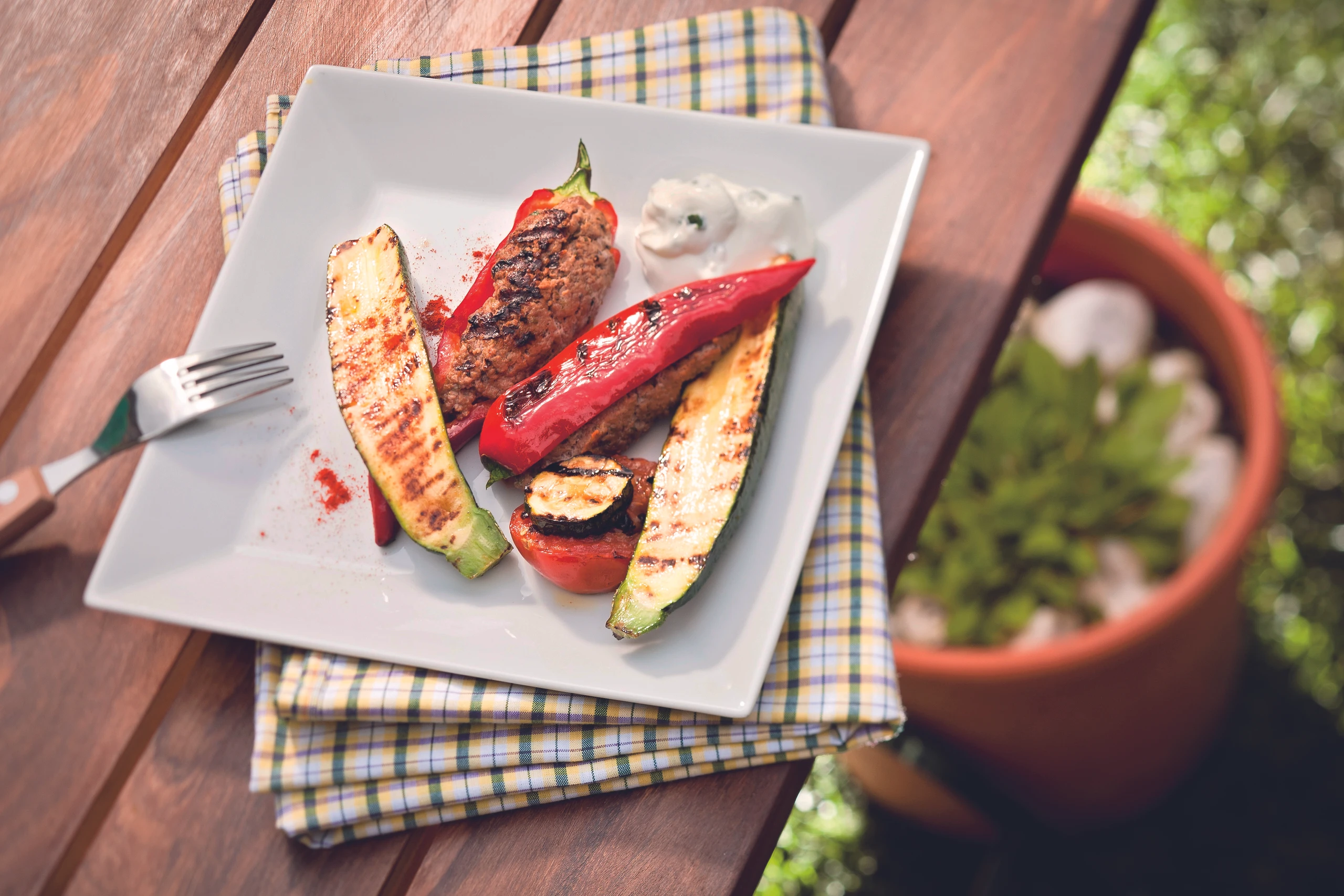 Gefüllte Spitzpaprika mit Hamburger-Faschiertem