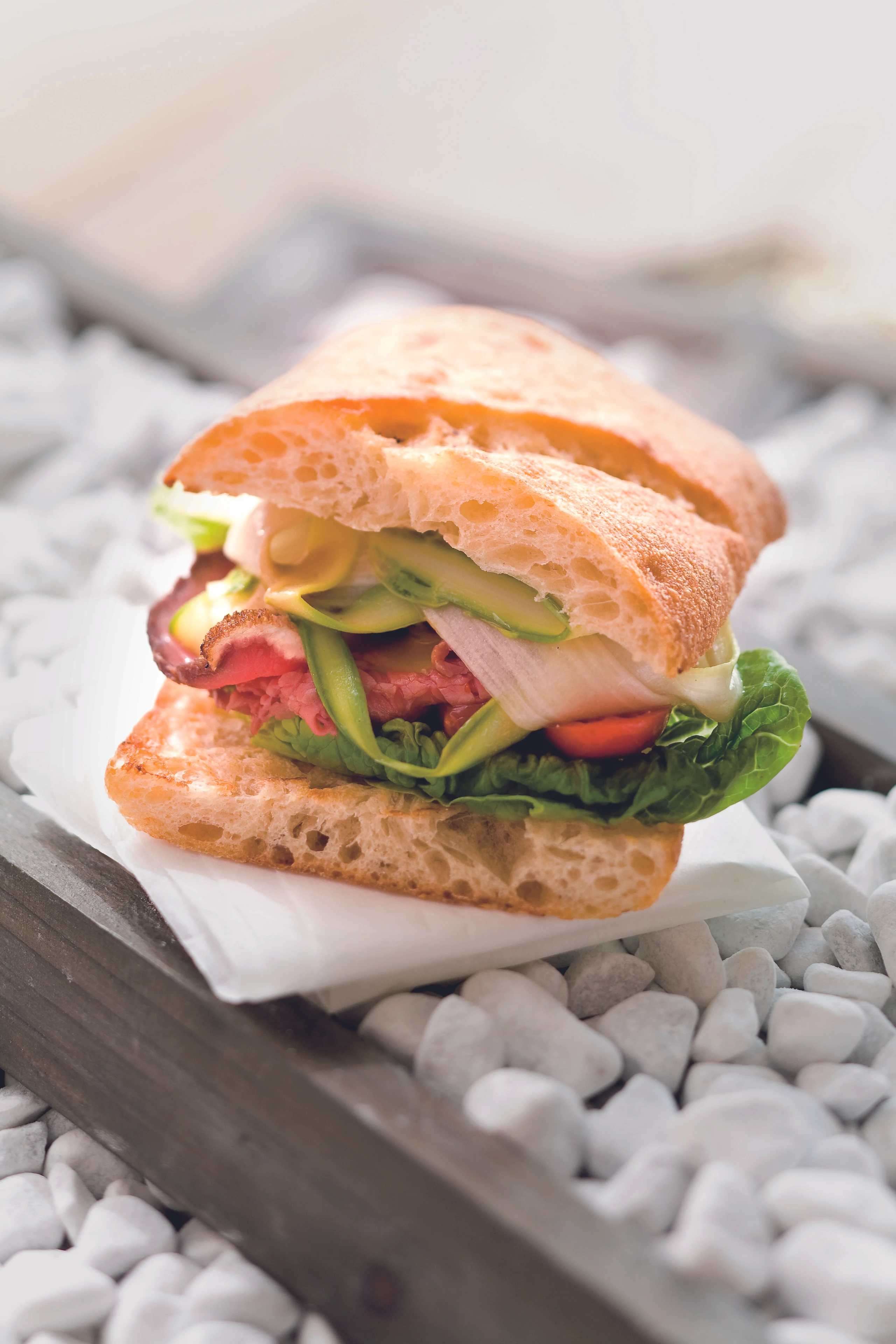 Sandwich deluxe mit Roastbeef und Spargel