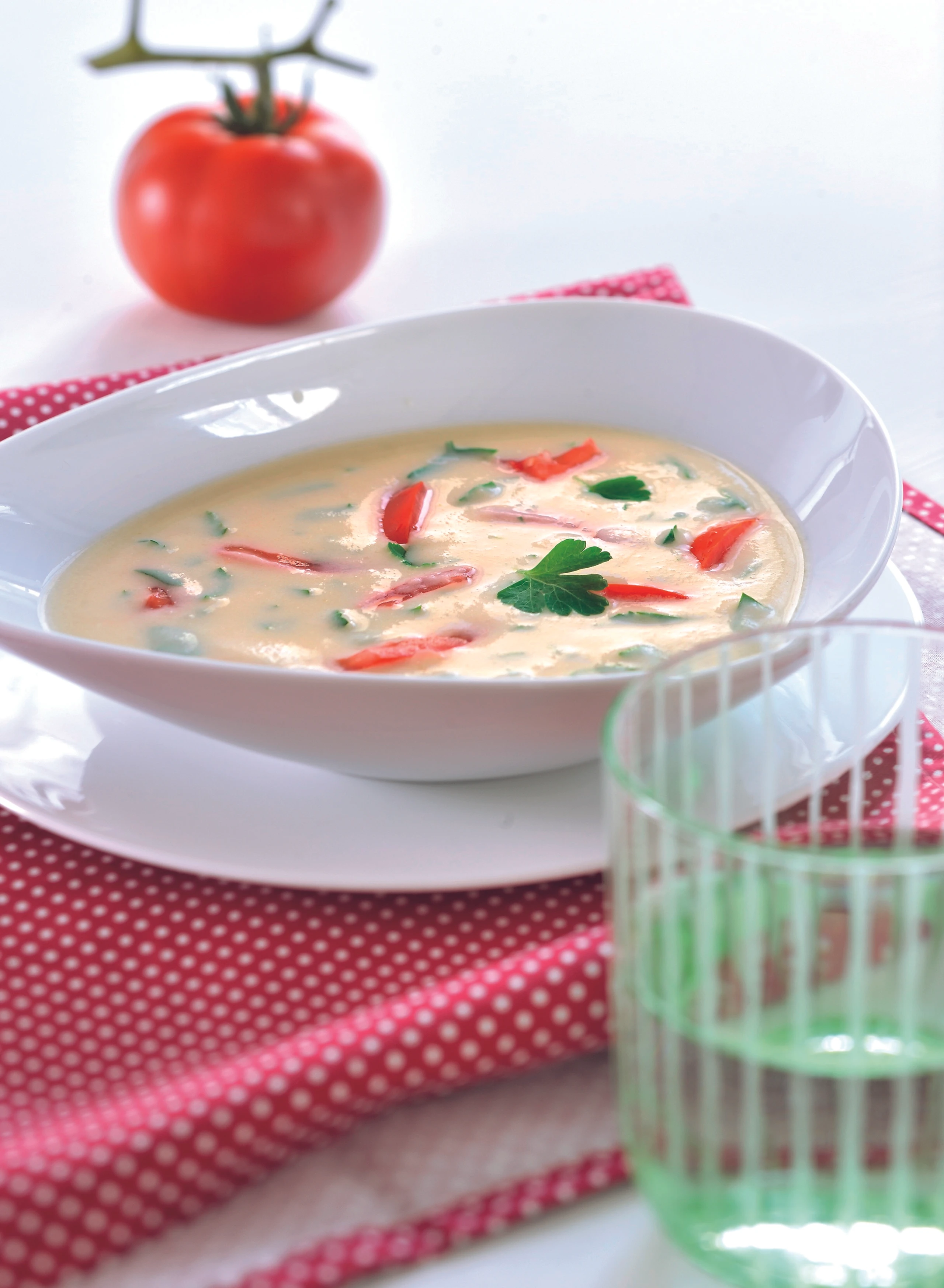 Karfiolsuppe mit Paradeisern