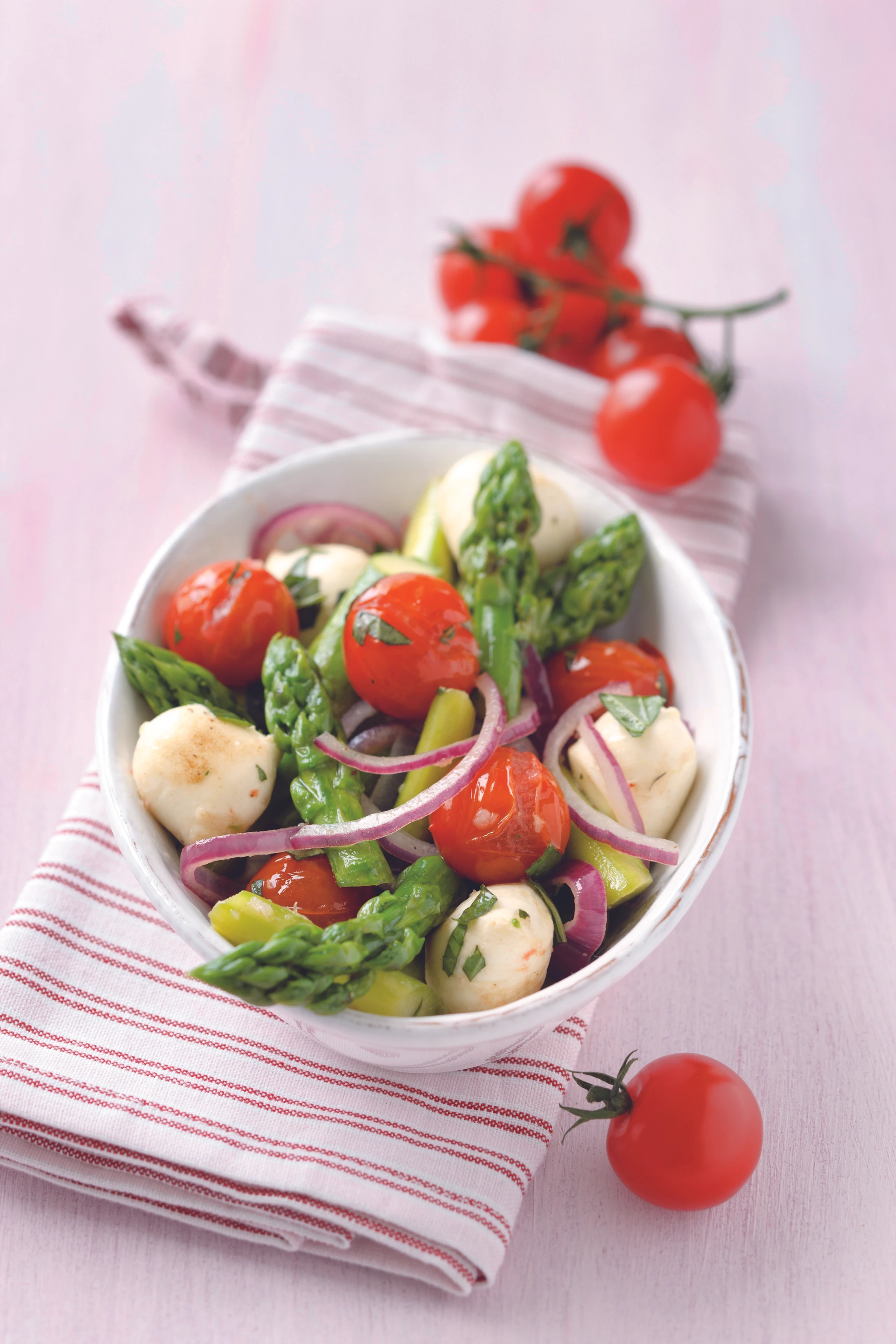 Spargel-Paradeiser-Mozzarellasalat